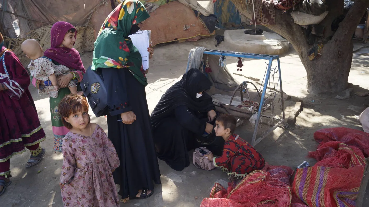 Health workers administer polio vaccines to children during a campaign in Dera Ismail Khan, Pakistan, 13 April 2026.  EPA/SAOOD REHMAN
