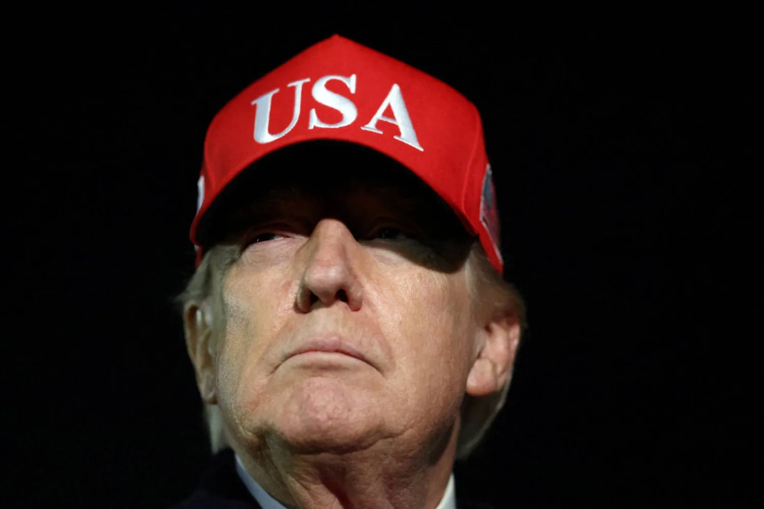 الرئيس الأميركي دونالد ترمب في قاعدة أندروز العسكرية بماريلاند الأحد (رويترز)