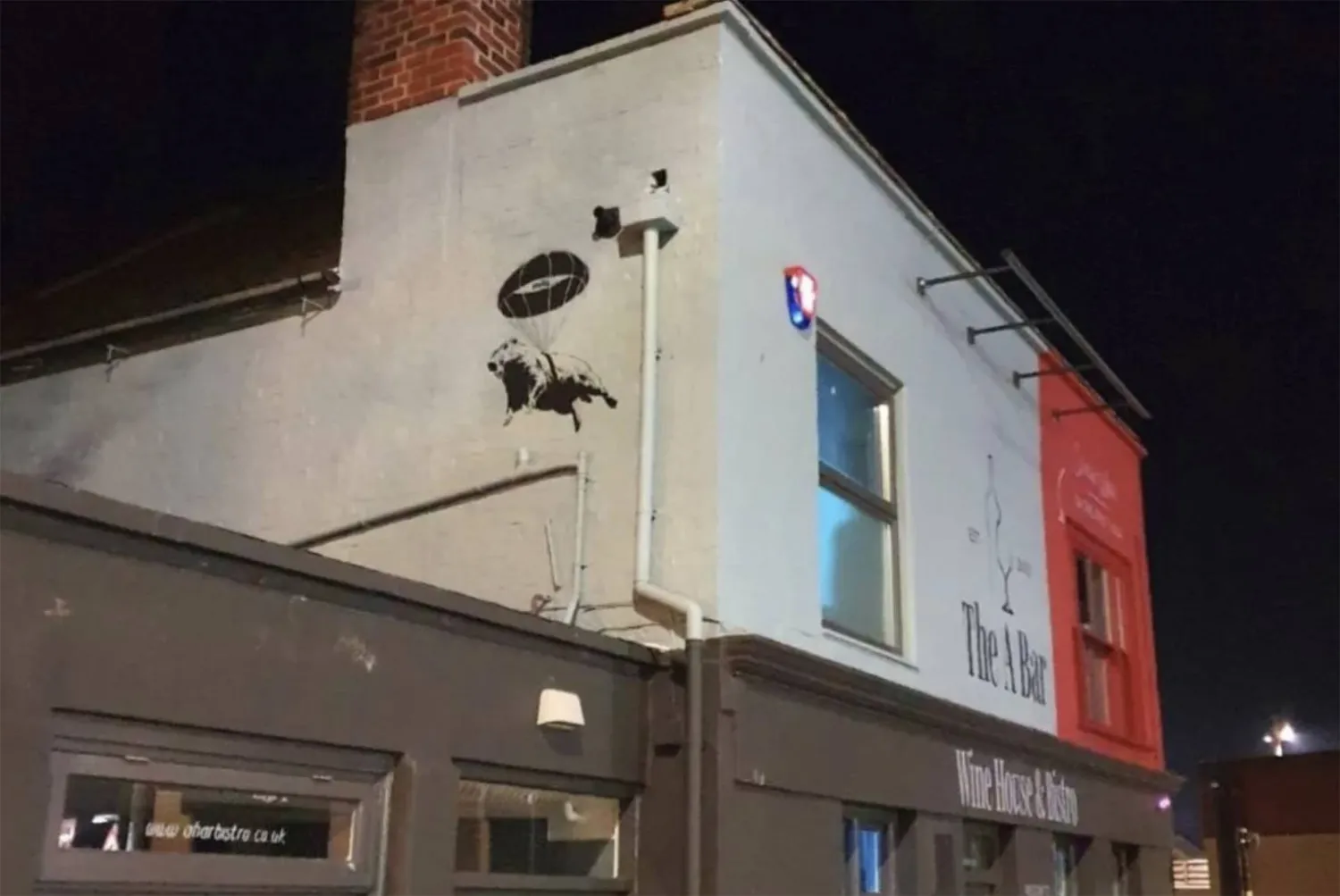 الجدارية على جانب حانة «ذا إيه بار» في بورتسموث (موقع ذا إيه بار)