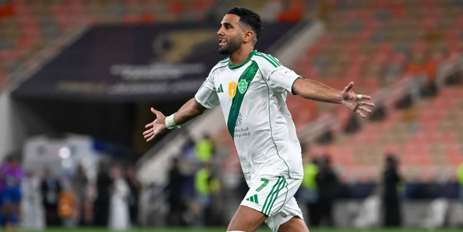 محرز محتفلاً بهدف الفوز القاتل (تصوير: علي خمج)