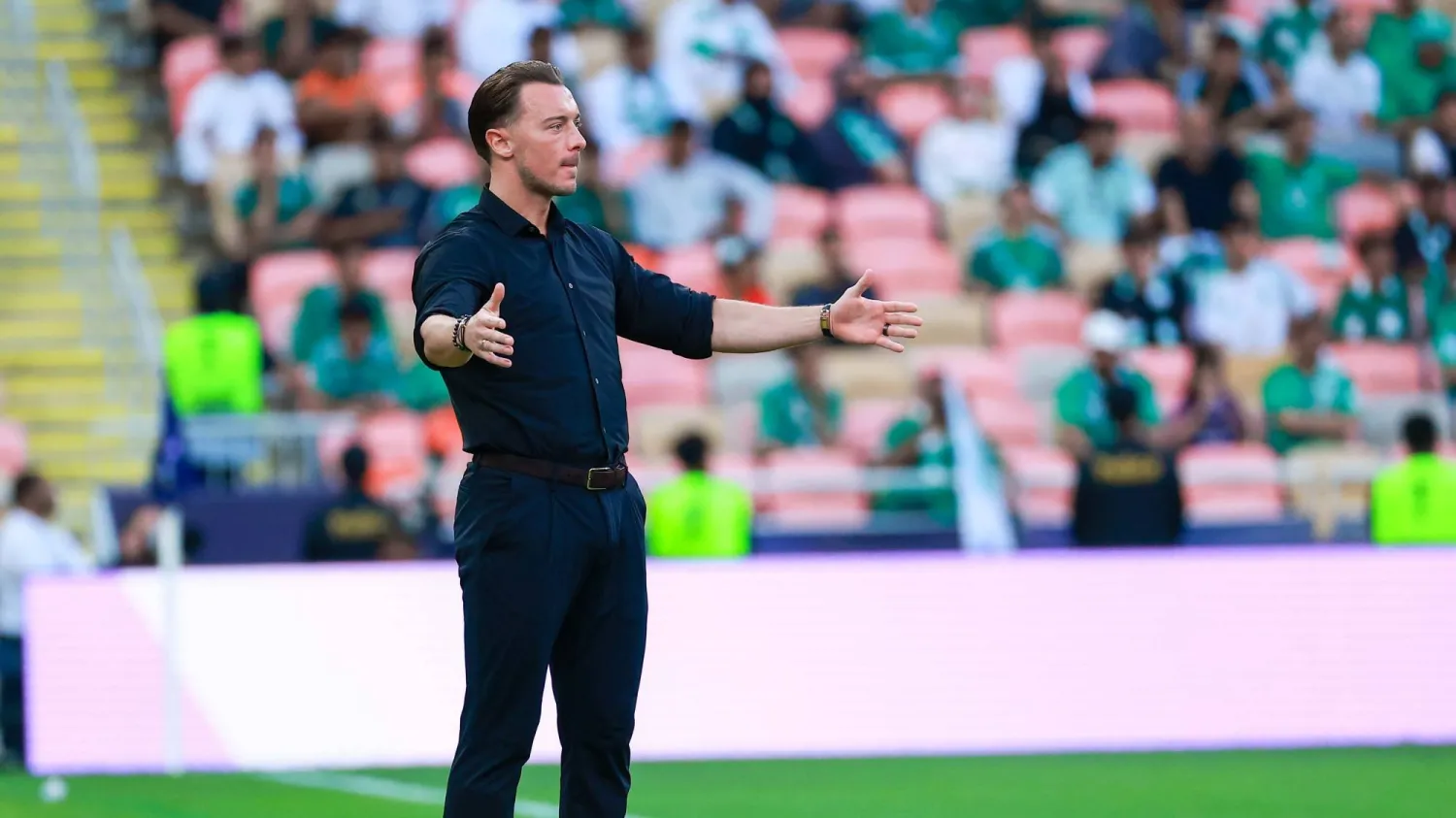 ماتياس يايسله مدرب فريق الأهلي (تصوير: محمد المانع) 