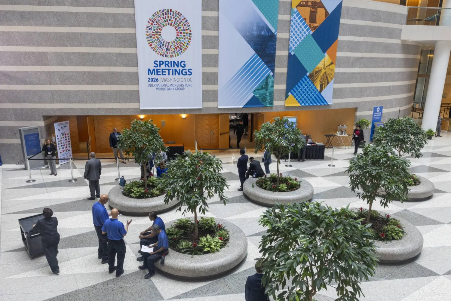 بهو مبنى المقر الرئيسي الثاني لصندوق النقد الدولي في واشنطن (إ.ب.أ)