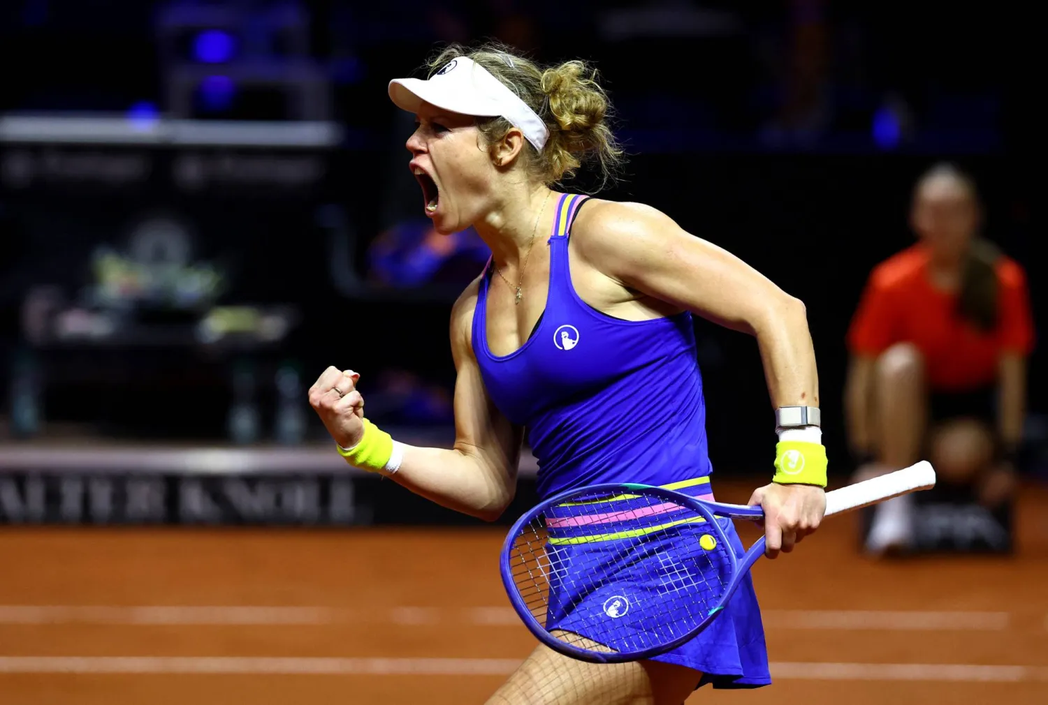 الألمانية لورا سيغموند تتألق في شتوتغارت (رويترز)