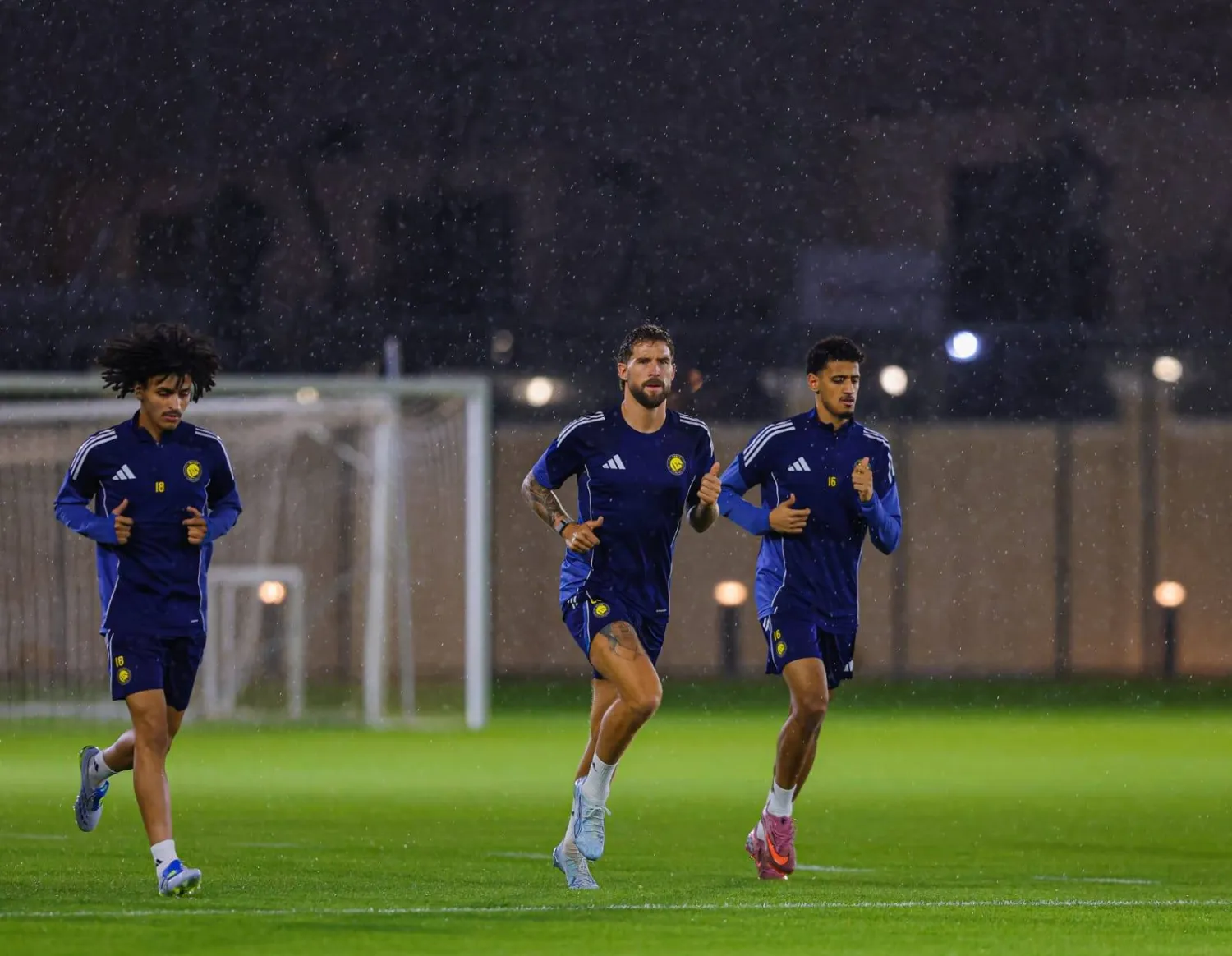 مارتينيز خلال مشاركته في تدريبات النصر (موقع النادي)