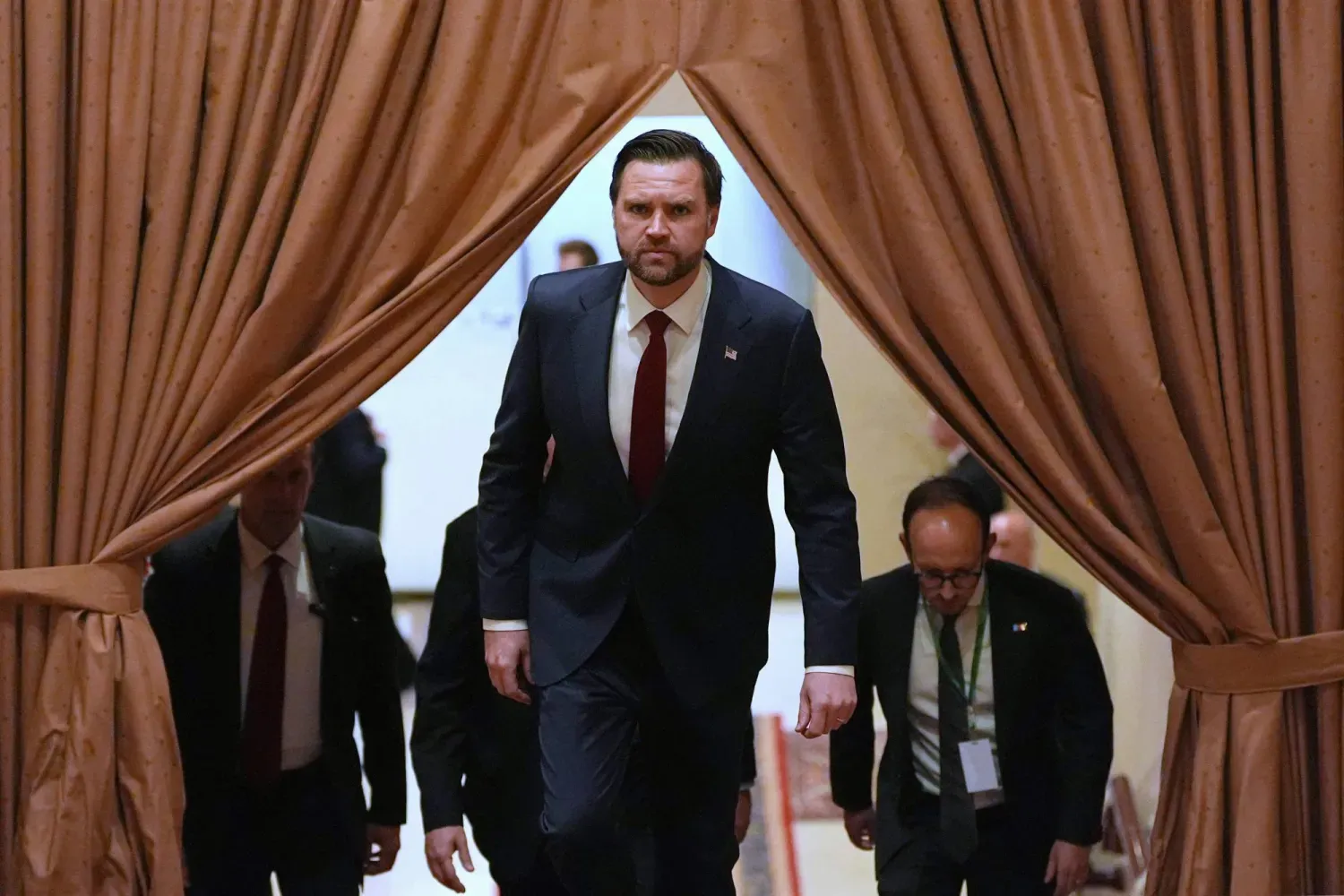 ABD Başkan Yardımcısı J.D. Vance, ABD müzakere heyetine başkanlık etmek üzere İslamabad'da bulunduğu sırada (AFP)