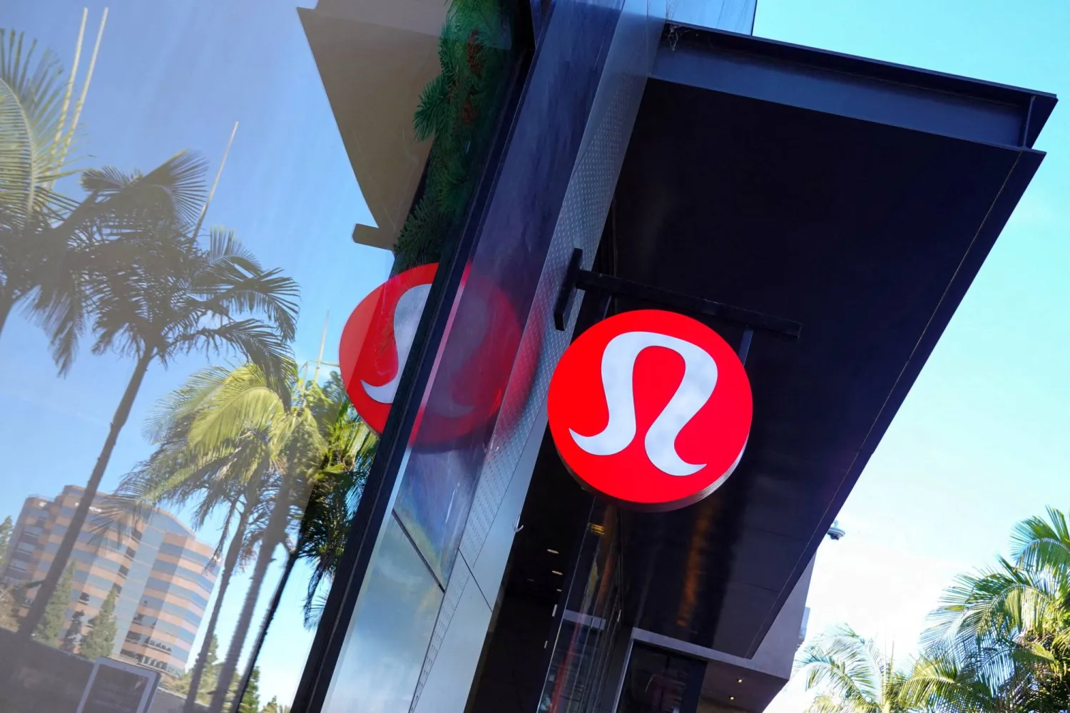 FILE PHOTO: A Lululemon sign is seen at a shopping mall in San Diego, California, US, November, 23, 2022.  REUTERS/Mike Blake//File Photo