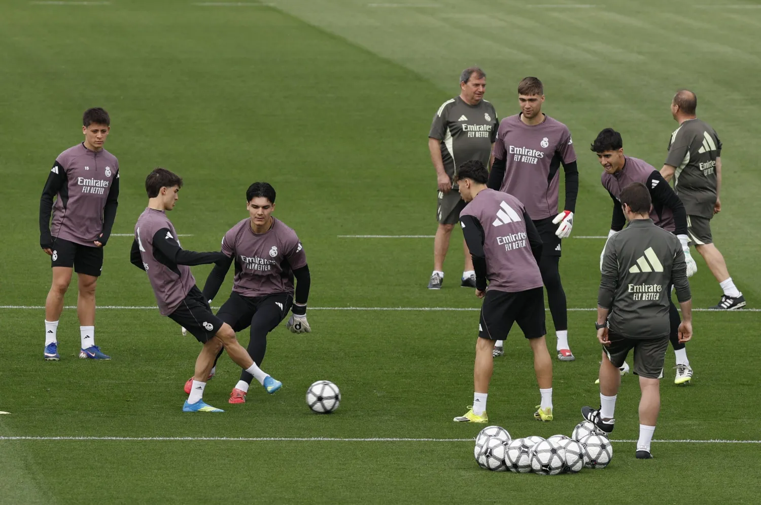 أعلن فريق ريال مدريد قائمة لاعبي فريقه التي ستواجه بايرن ميونيخ (إ.ب.أ)