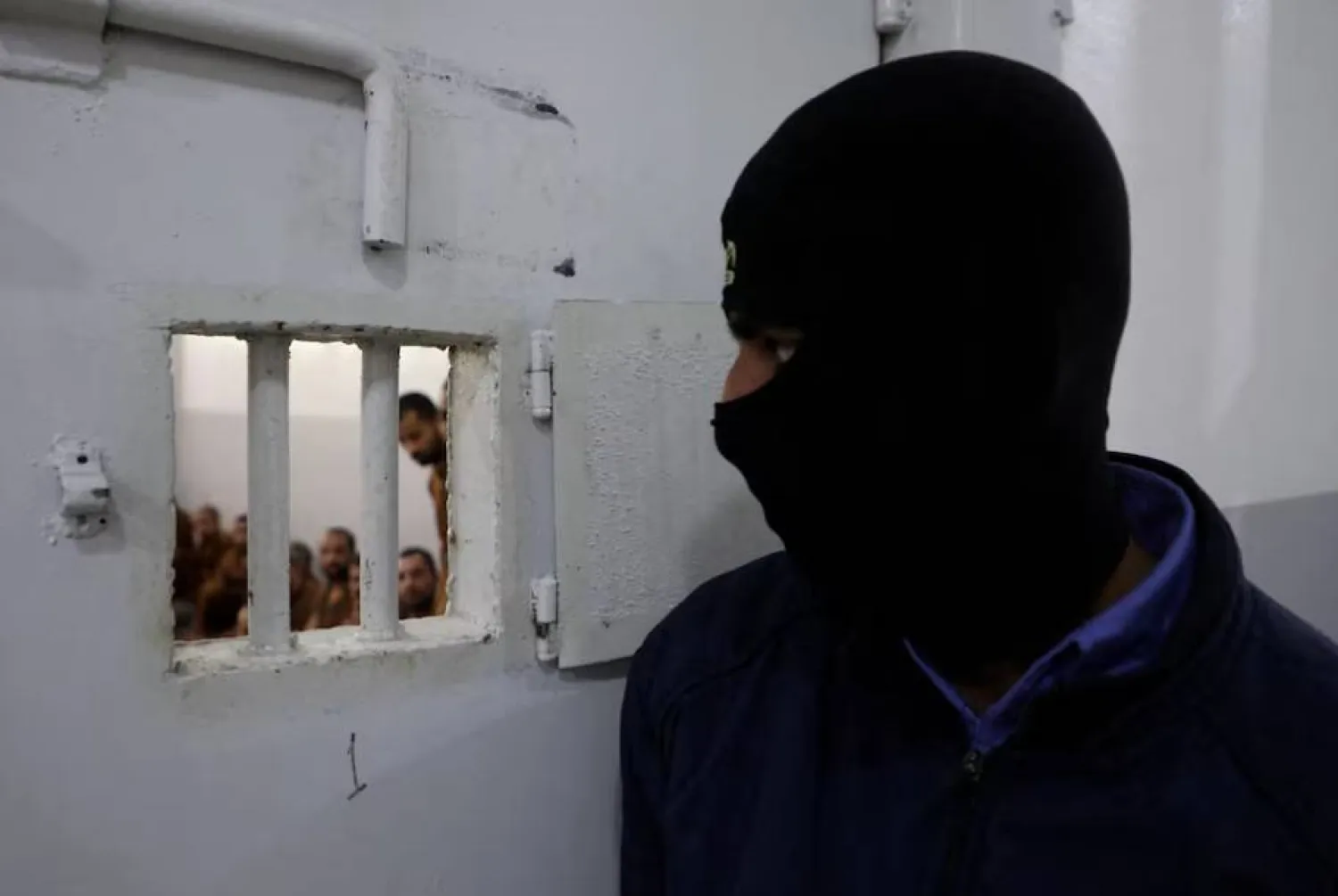 الولايات المتحدة أنجزت عملية نقل أكثر من 5700 سجين من المشتبه بانتمائهم إلى «داعش» من سوريا إلى العراق (أرشيفية - رويترز)