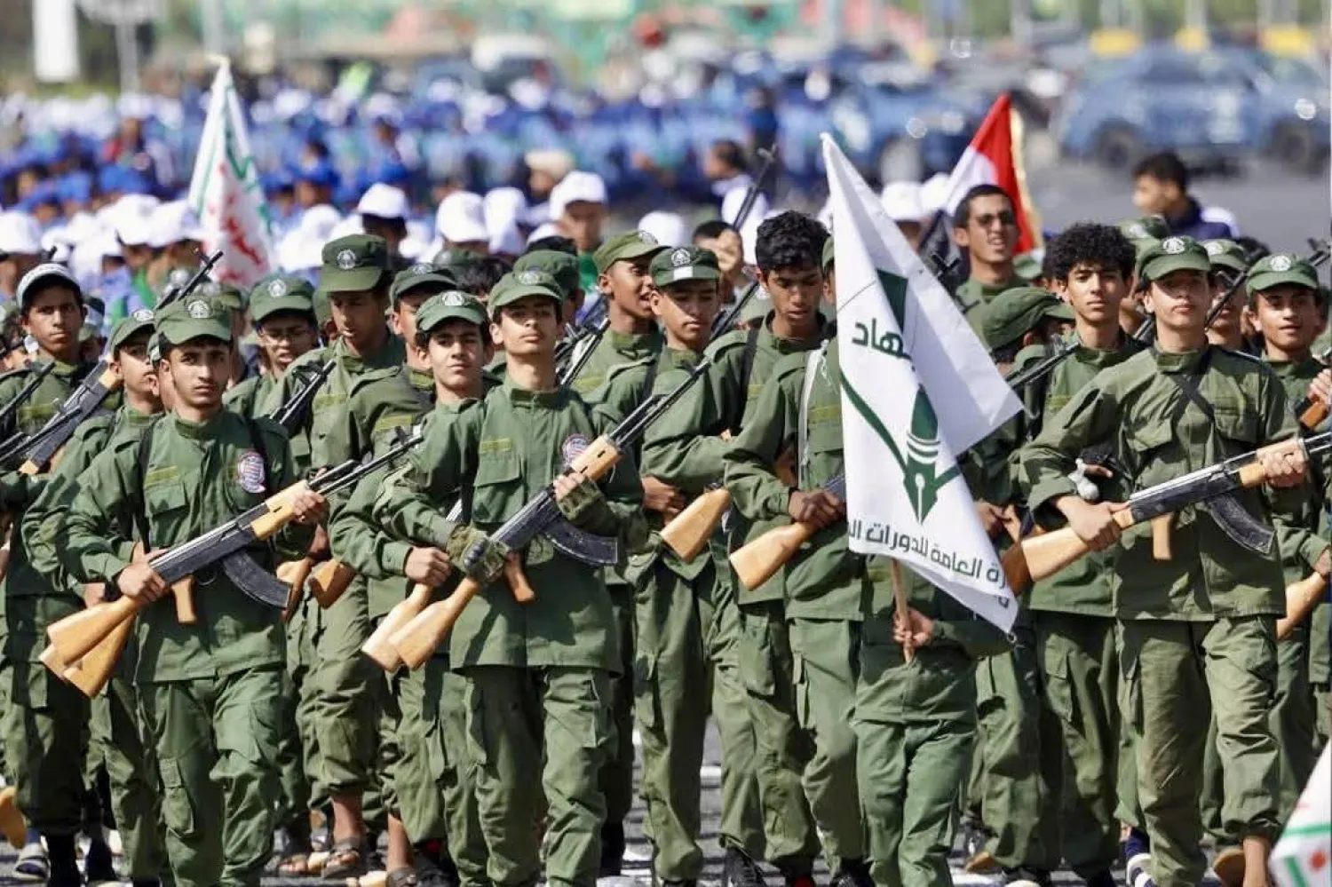 الحوثيون يستهدفون نصف مليون طفل بتعبئة طائفية متطرفة (إعلام محلي)