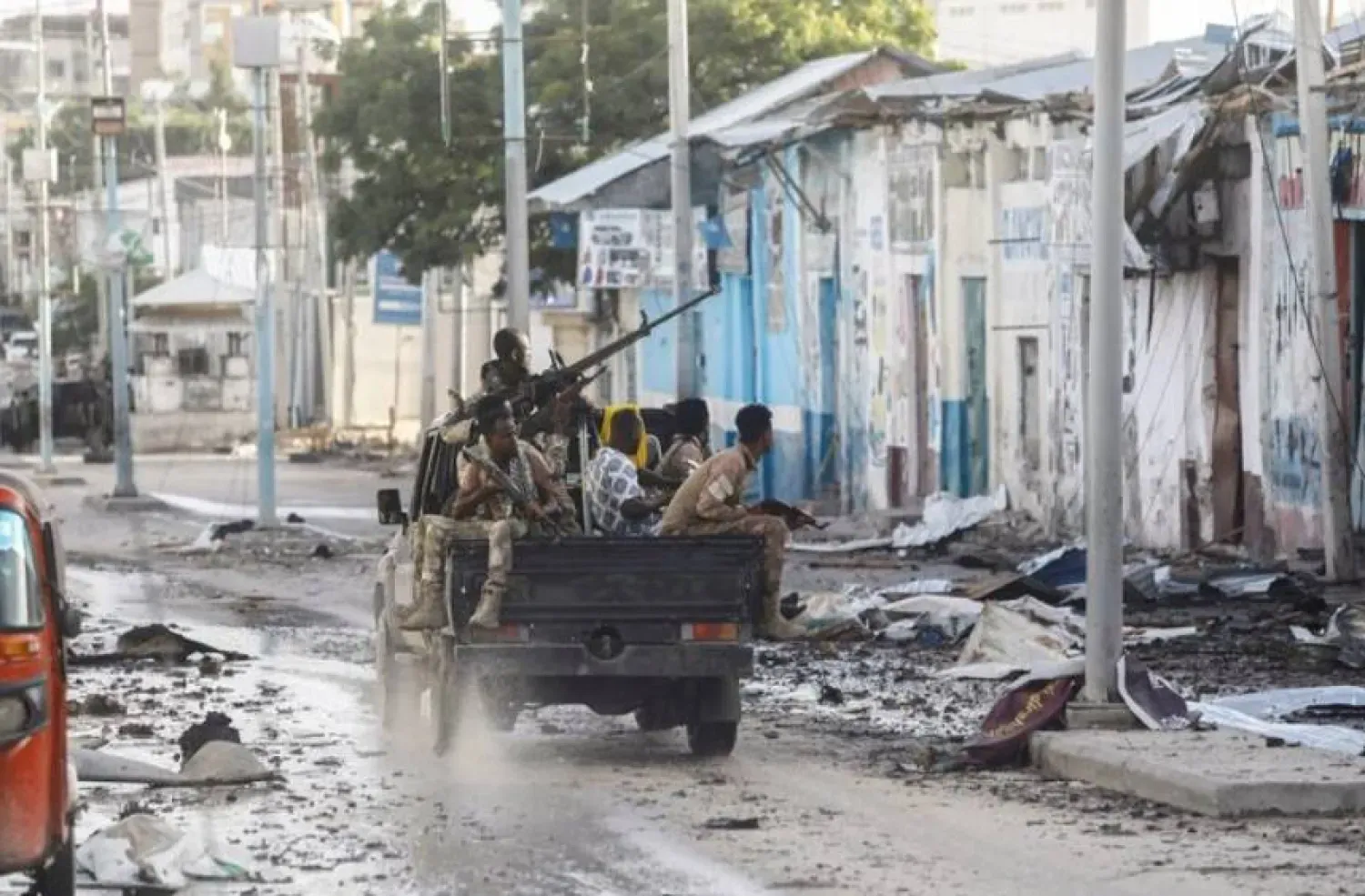 Somali güvenlik personeli Mogadişu'da devriye gezerken (Arşiv- Reuters)