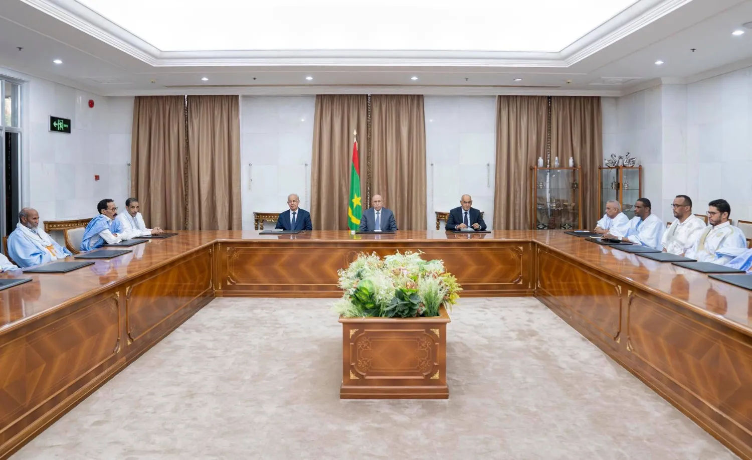 جانب من لقاء سابق بين الرئيس الموريتاني وائتلاف المعارضة في القصر الرئاسي (الرئاسة الموريتانية)