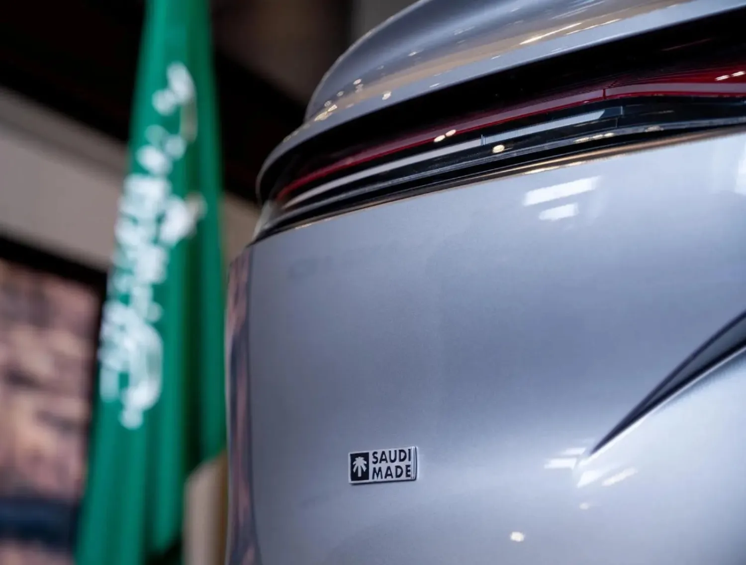 سيارة «لوسيد» بشعار «صنع في السعودية» (واس)