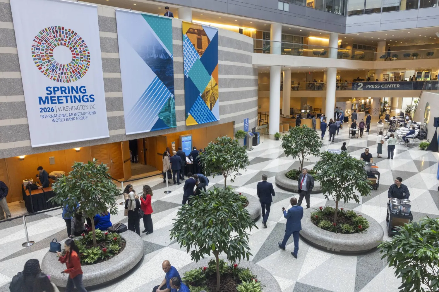 بهو مبنى المقر الرئيسي الثاني لصندوق النقد الدولي في واشنطن (إ.ب.أ)