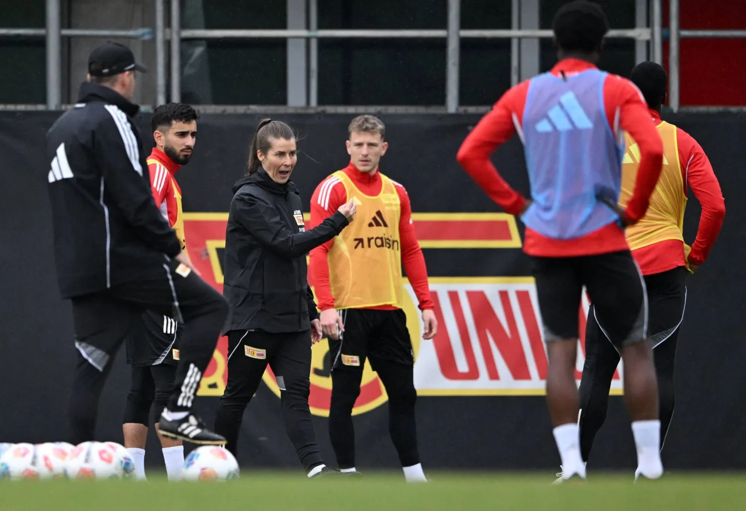 إيتا خلال أول تدريب للفريق الألماني (أ.ف.ب)