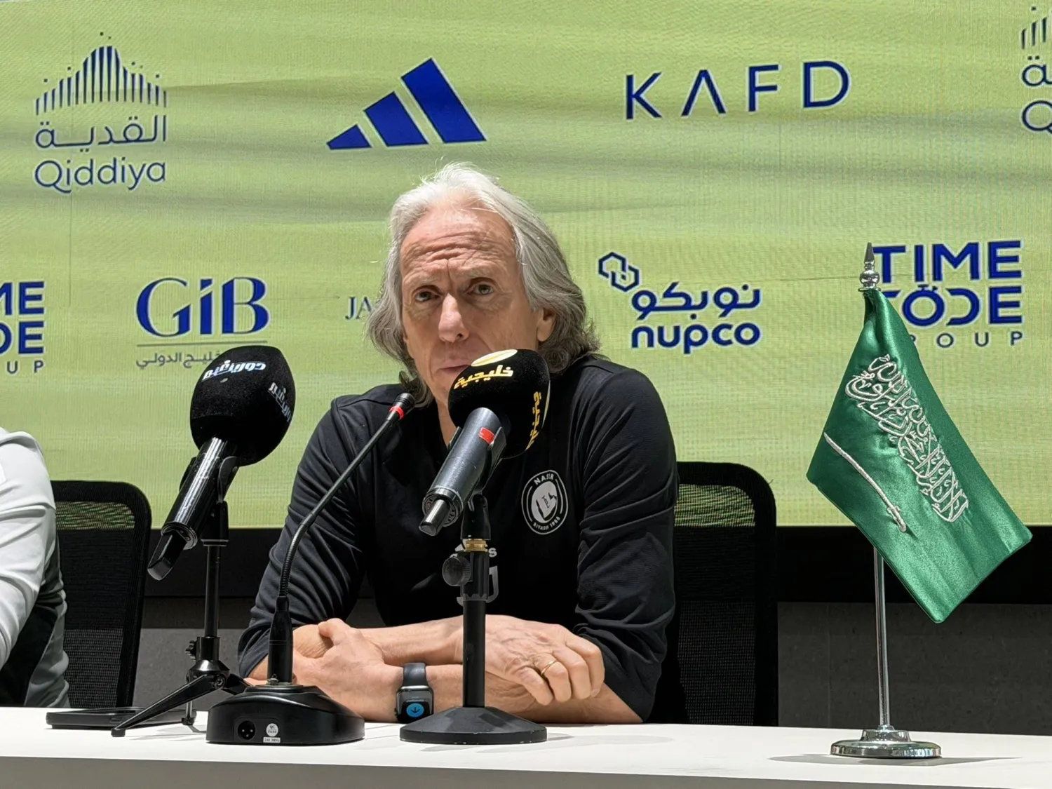 خيسوس خلال حديثه عن مباراة النصر والاتفاق في المؤتمر الصحافي (سلطان الصبحي)