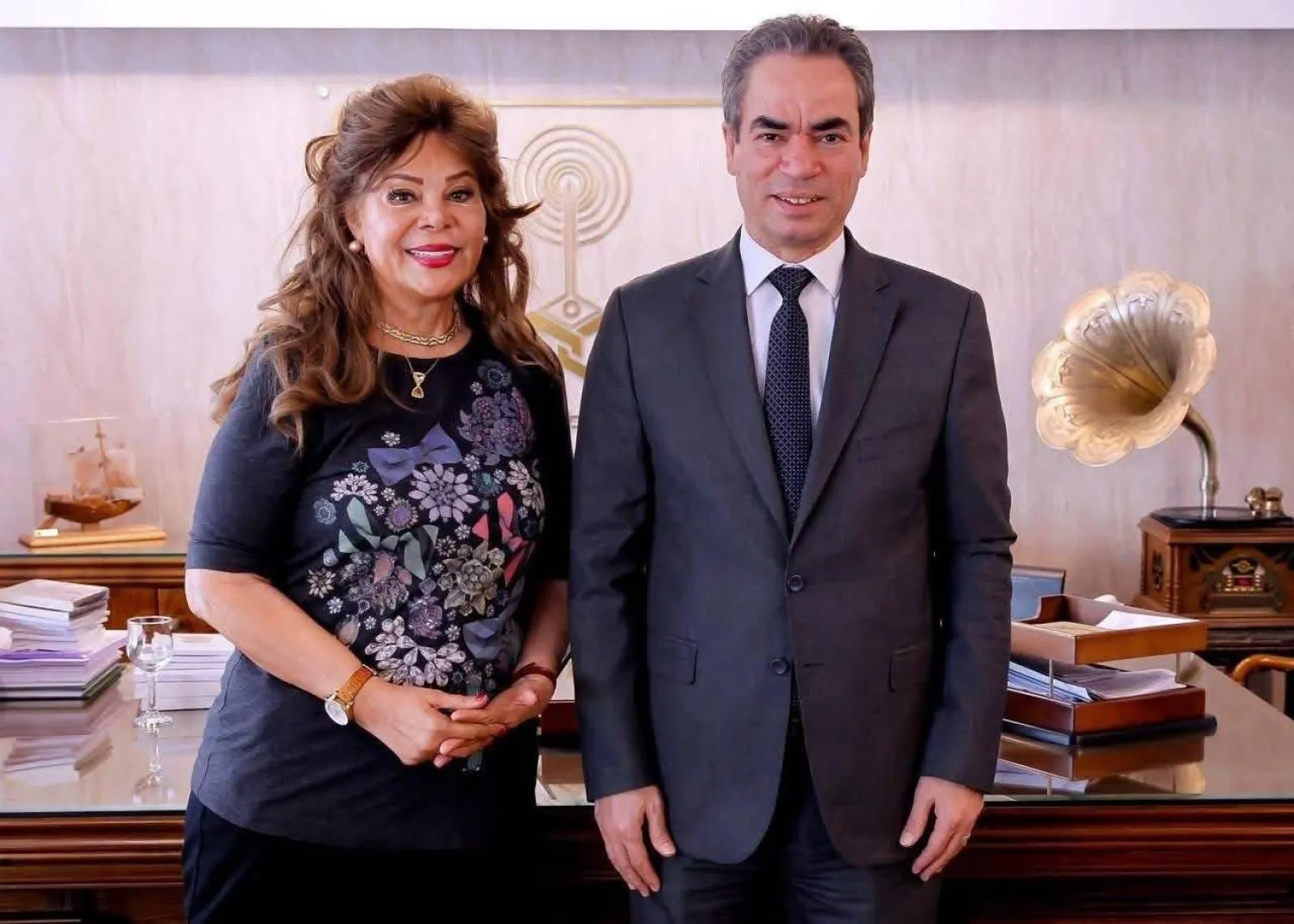 الكاتب أحمد المسلماني والفنانة صفاء أبو السعود (الهيئة الوطنية للإعلام)