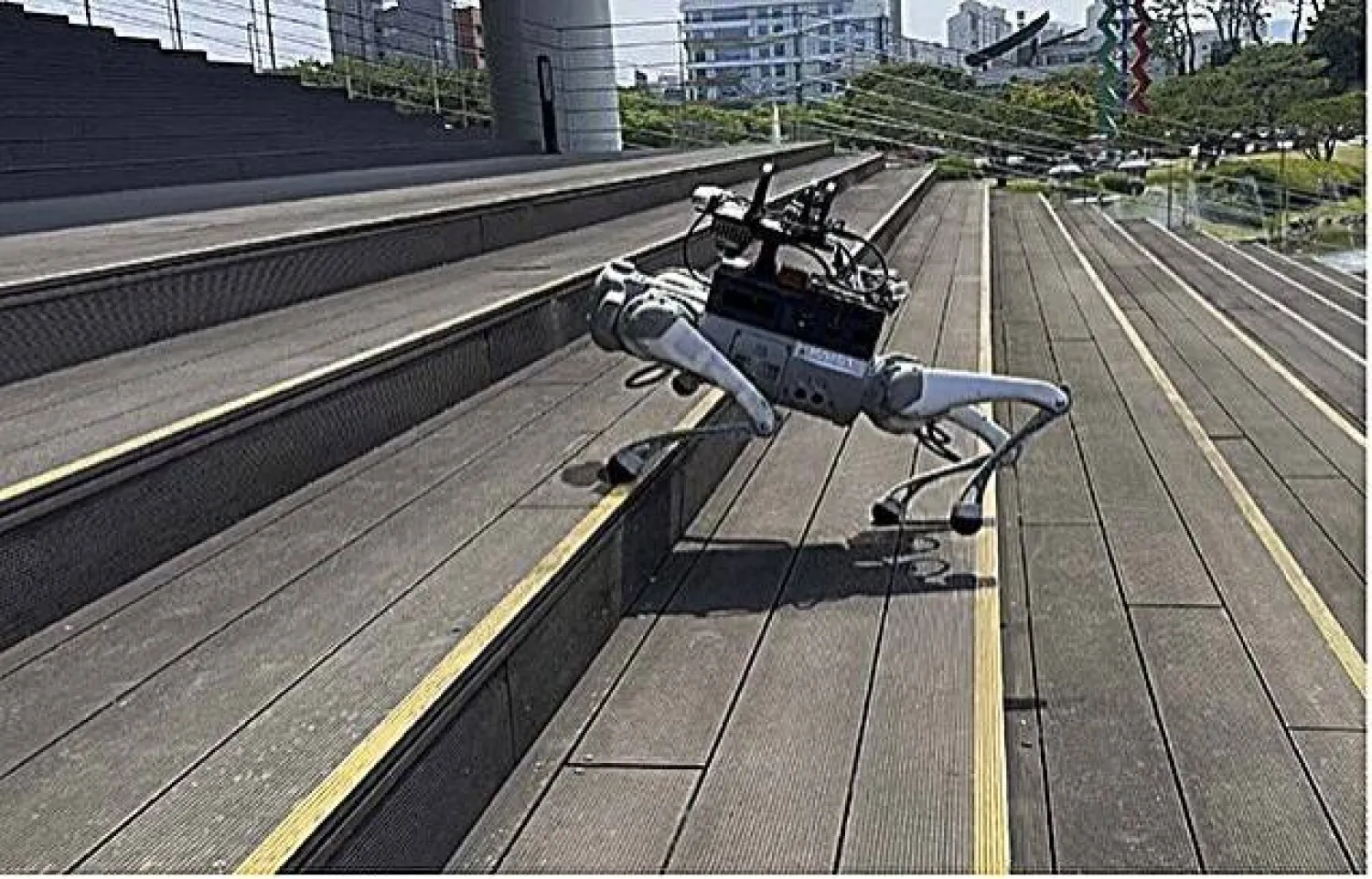 يعتمد النظام على دمج الإدراك الذاتي مع الرؤية الخارجية لمساعدة الروبوت على فهم العوائق قبل ملامستها (KAIST)