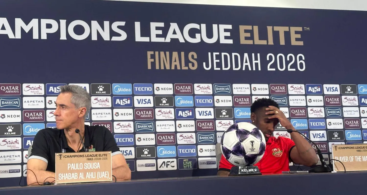 البرتغالي باولو سوزا مدرب فريق شباب الأهلي (الشرق الأوسط)