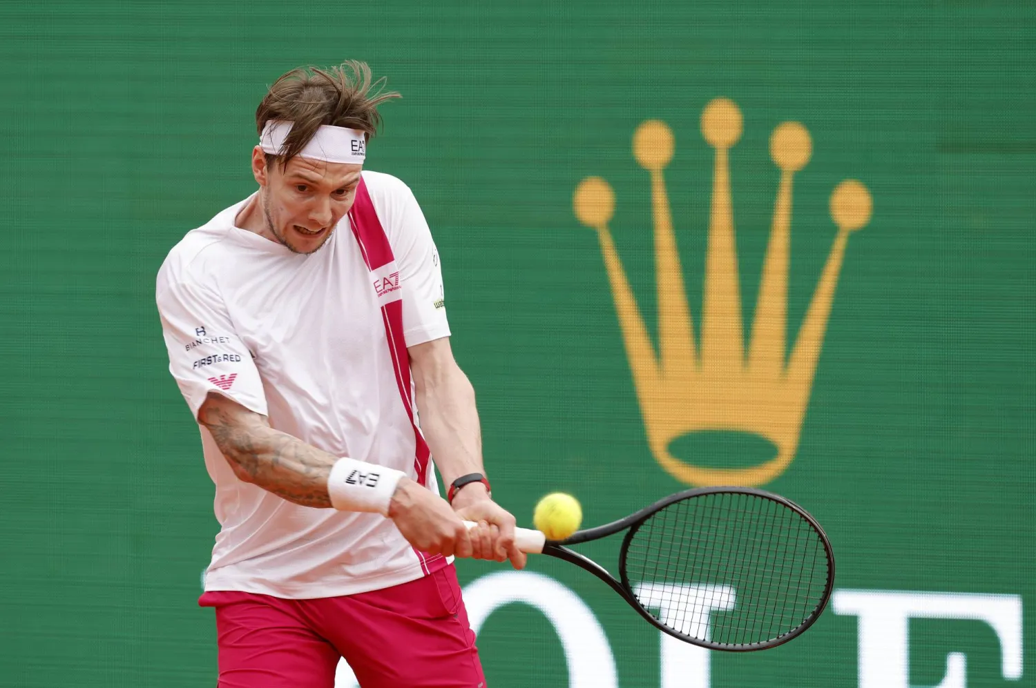 الكازاخي ألكسندر بوبليك خارج دورة ميونيخ (إ.ب.أ)