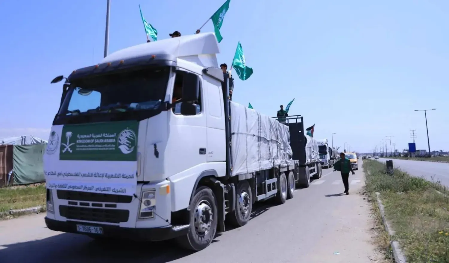 Suudi Arabistan'dan gelen yeni yardım konvoyu büyük miktarda gıda sepeti taşıdı (SPA)