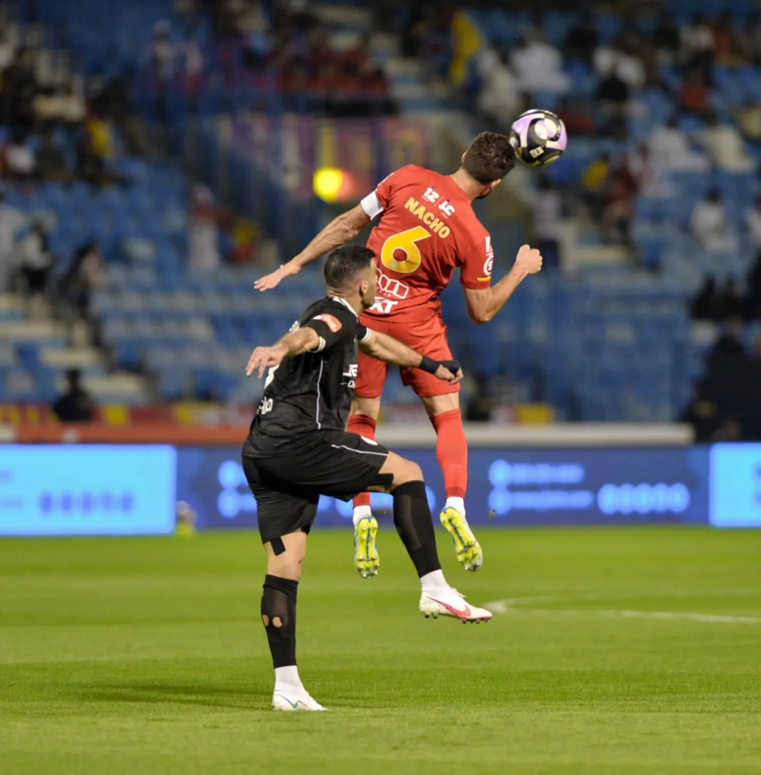 من المواجهة التي جمعت القادسية والشباب في الدمام (واس)