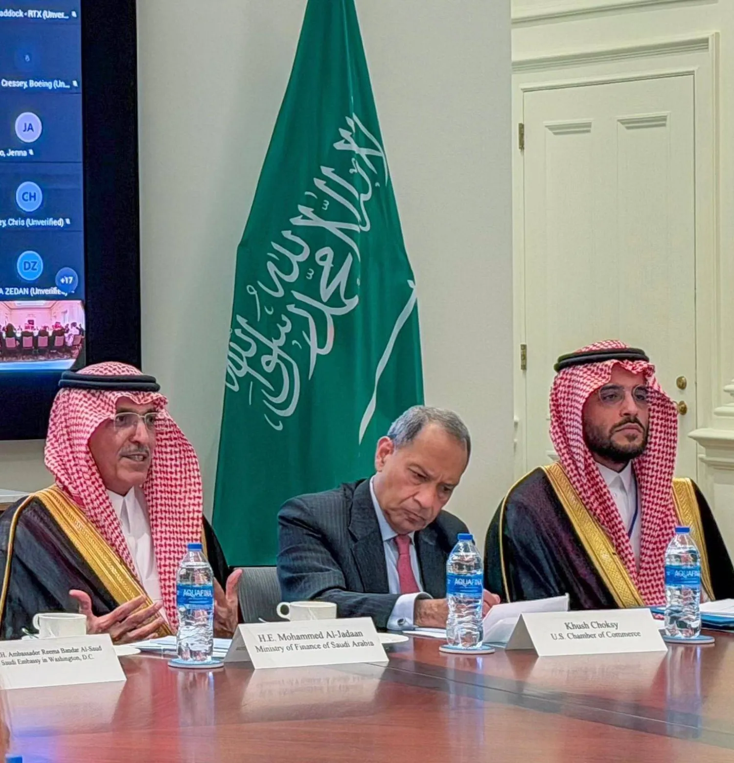 الجدعان مشاركاً في اجتماع الطاولة المستديرة الذي نظمته غرفة التجارة الأميركية في واشنطن (إكس)