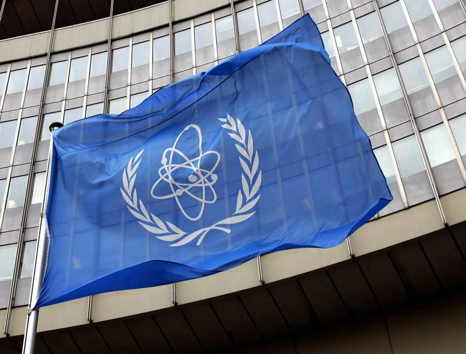 01 November 2004, Austria, Vienna: The flag of the International Atomic Energy Agency (IAEA) flies in front of the UN seat in Vienna. (dpa)