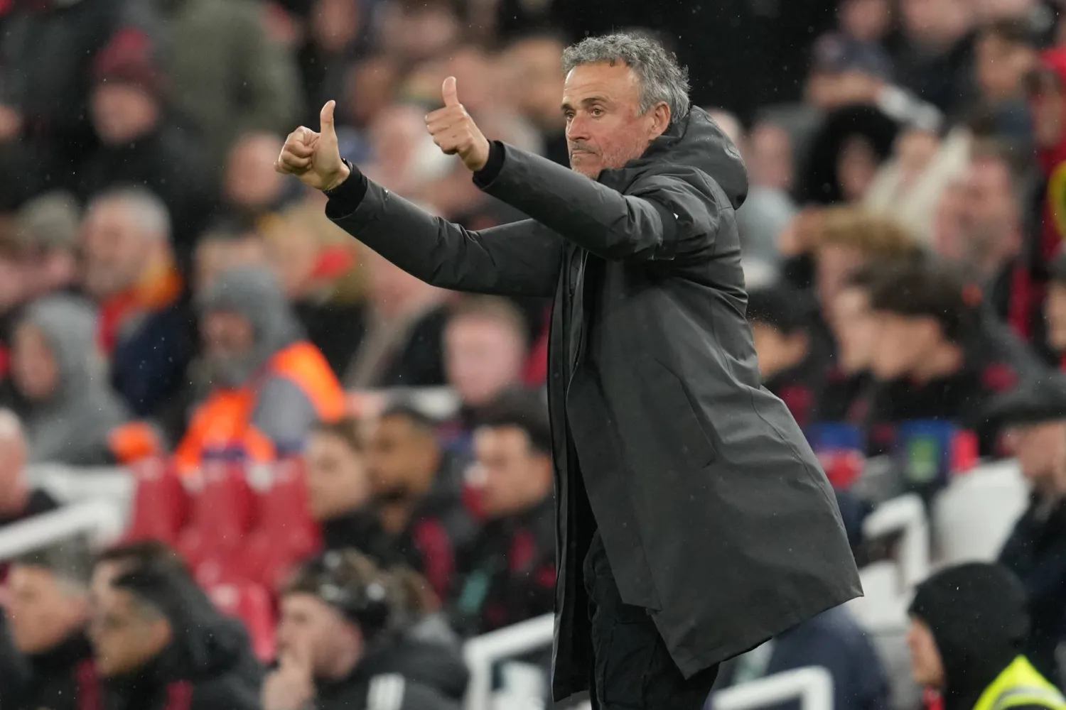 لويس إنريكي يعزو نجاح «سان جيرمان» في «دوري الأبطال» إلى الثقة (أ.ب)