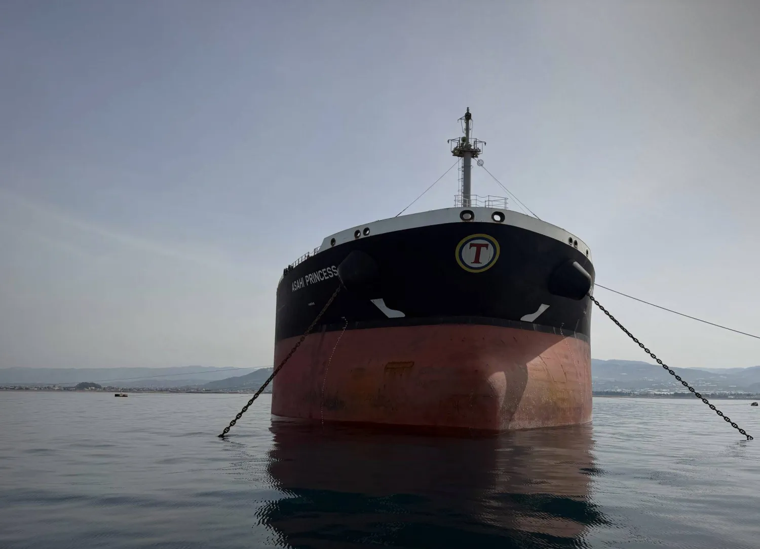 بدأت سوريا تحميل أولى شحنات الوقود العراقي في مصب بانياس تمهيداً لتصديرها (إكس)