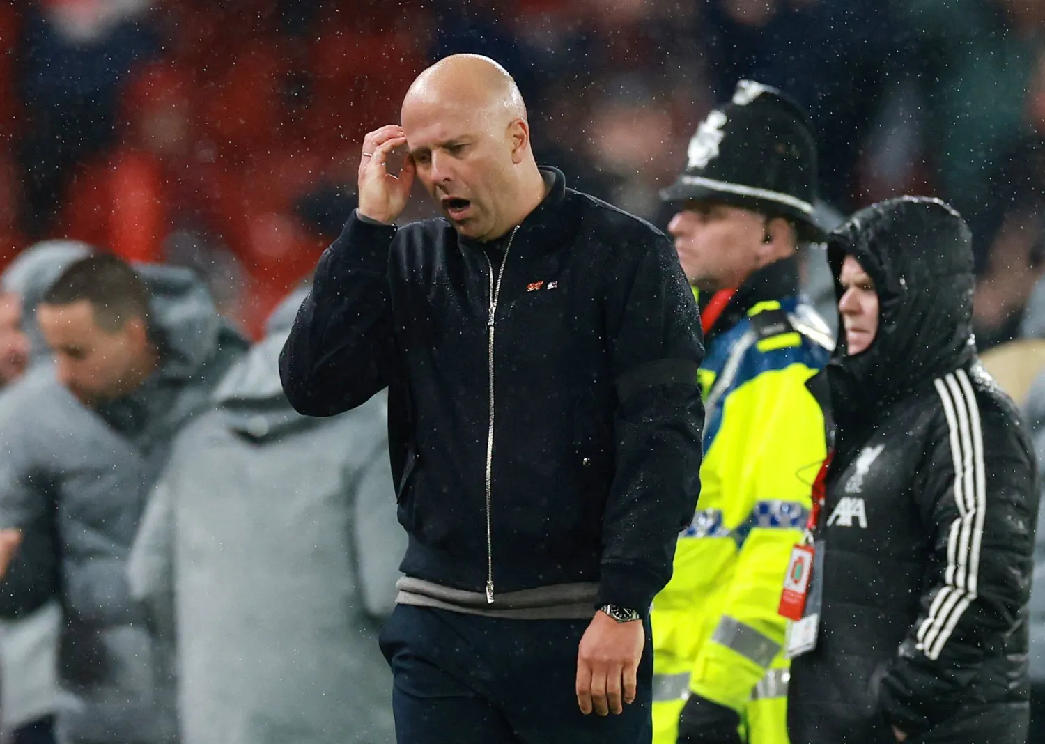 الاتهامات توزعت بين المدرب سلوت وخياراته الفنية (رويترز)