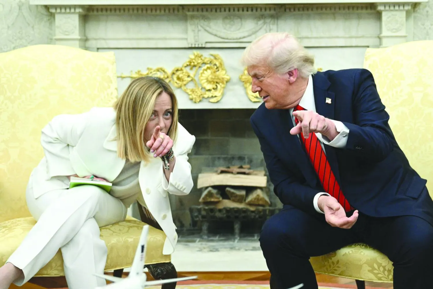 رئيسة الوزراء الإيطالية جورجيا ميلوني خلال لقاء سابق مع الرئيس ترمب في البيت الأبيض (أ.ف.ب)