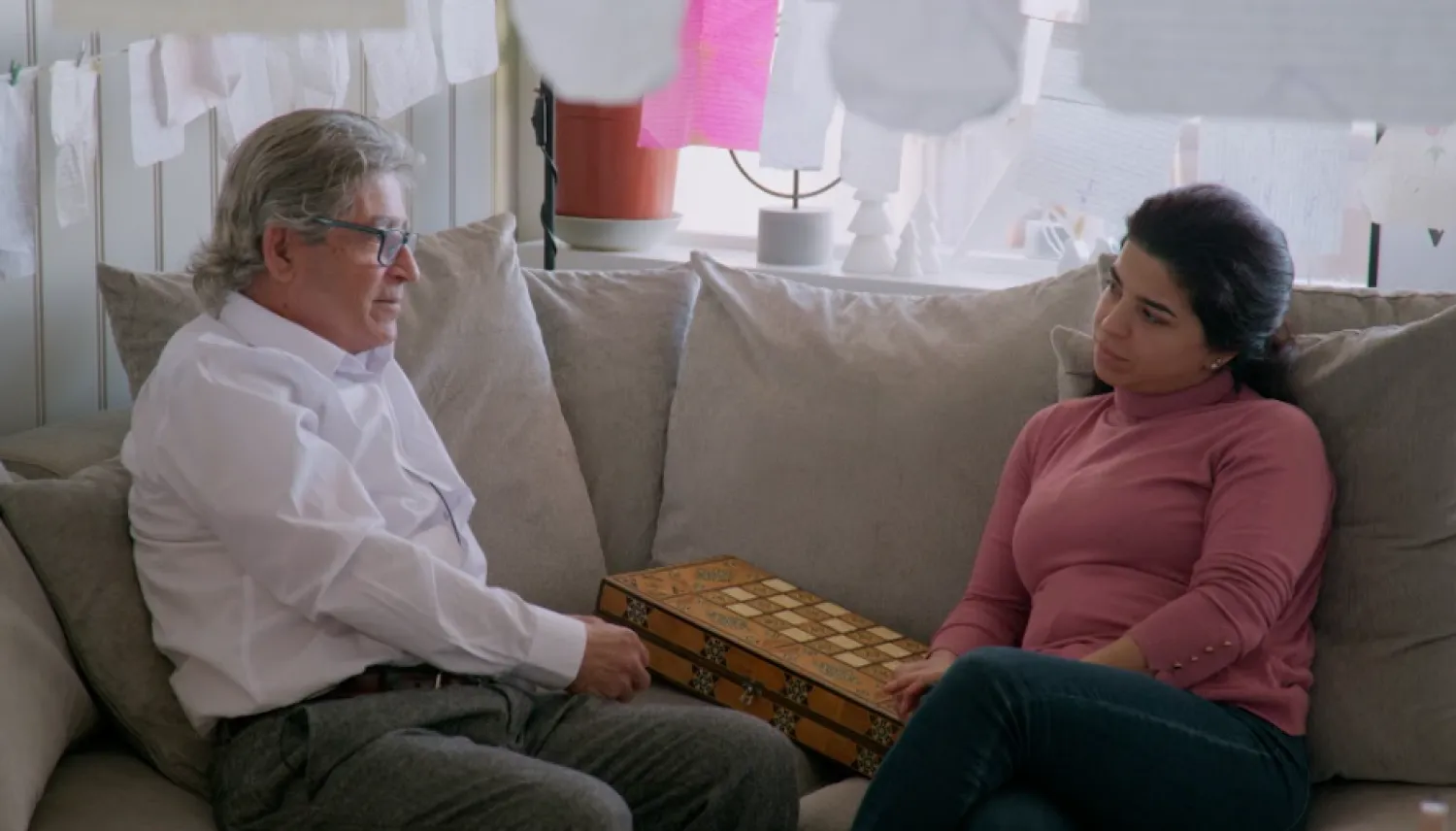 مشهد من فيلم «أحضان وقضبان» (إدارة المهرجان)