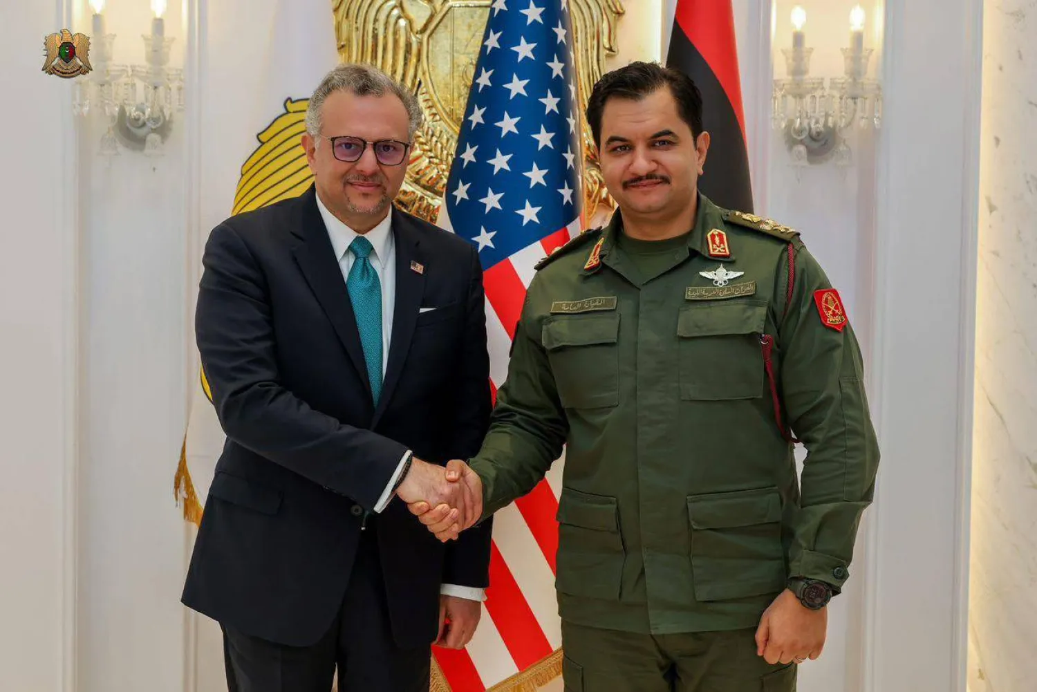 لقاء سابق بين صدام حفتر ومسعد بولس في بنغازي (إعلام القيادة العامة)