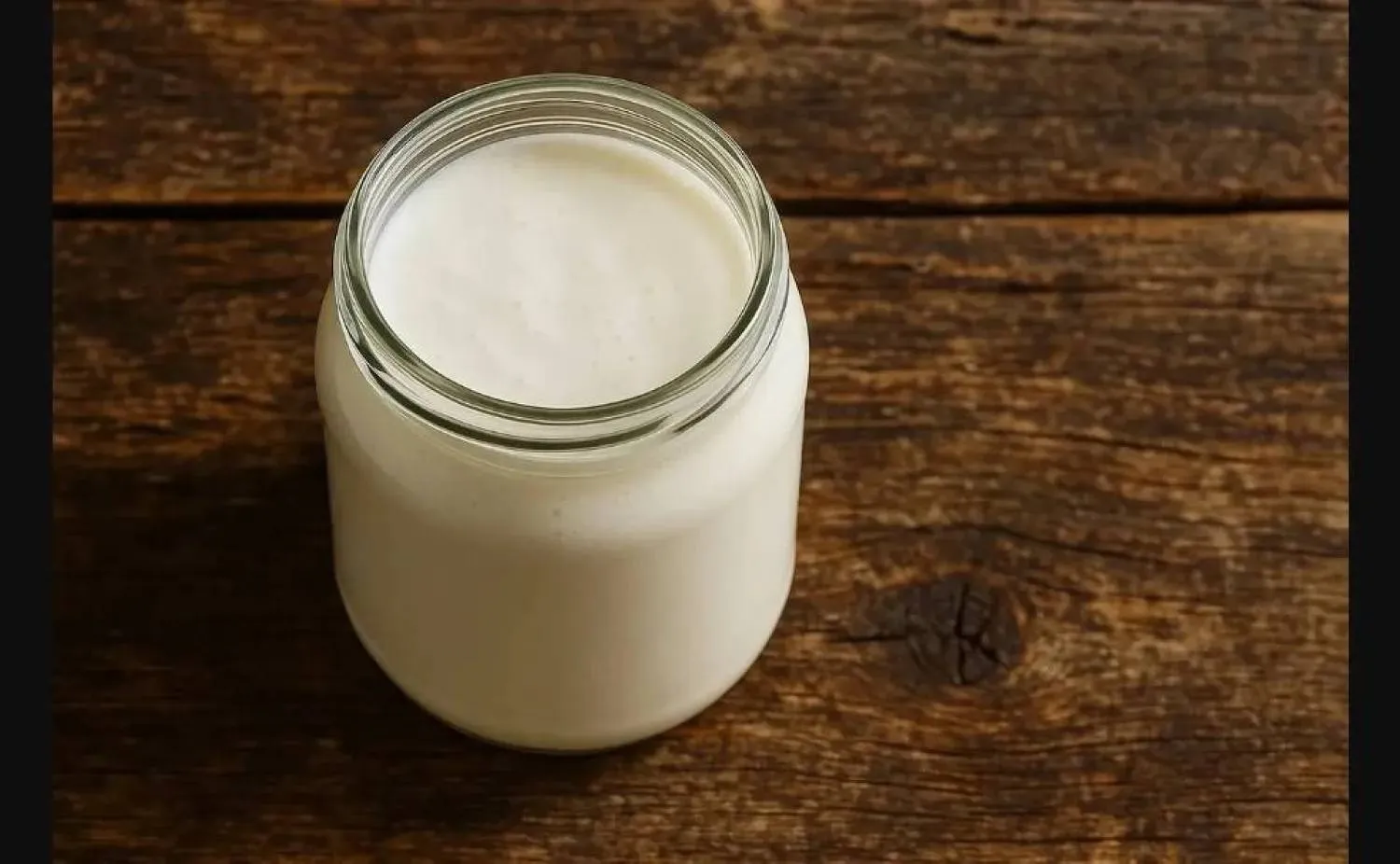 يتميز الكفير بأنه غني بالبروبيوتيك والفيتامينات والمركبات النشطة التي تفيد الهضم وتعزز المناعة (بيكساباي)