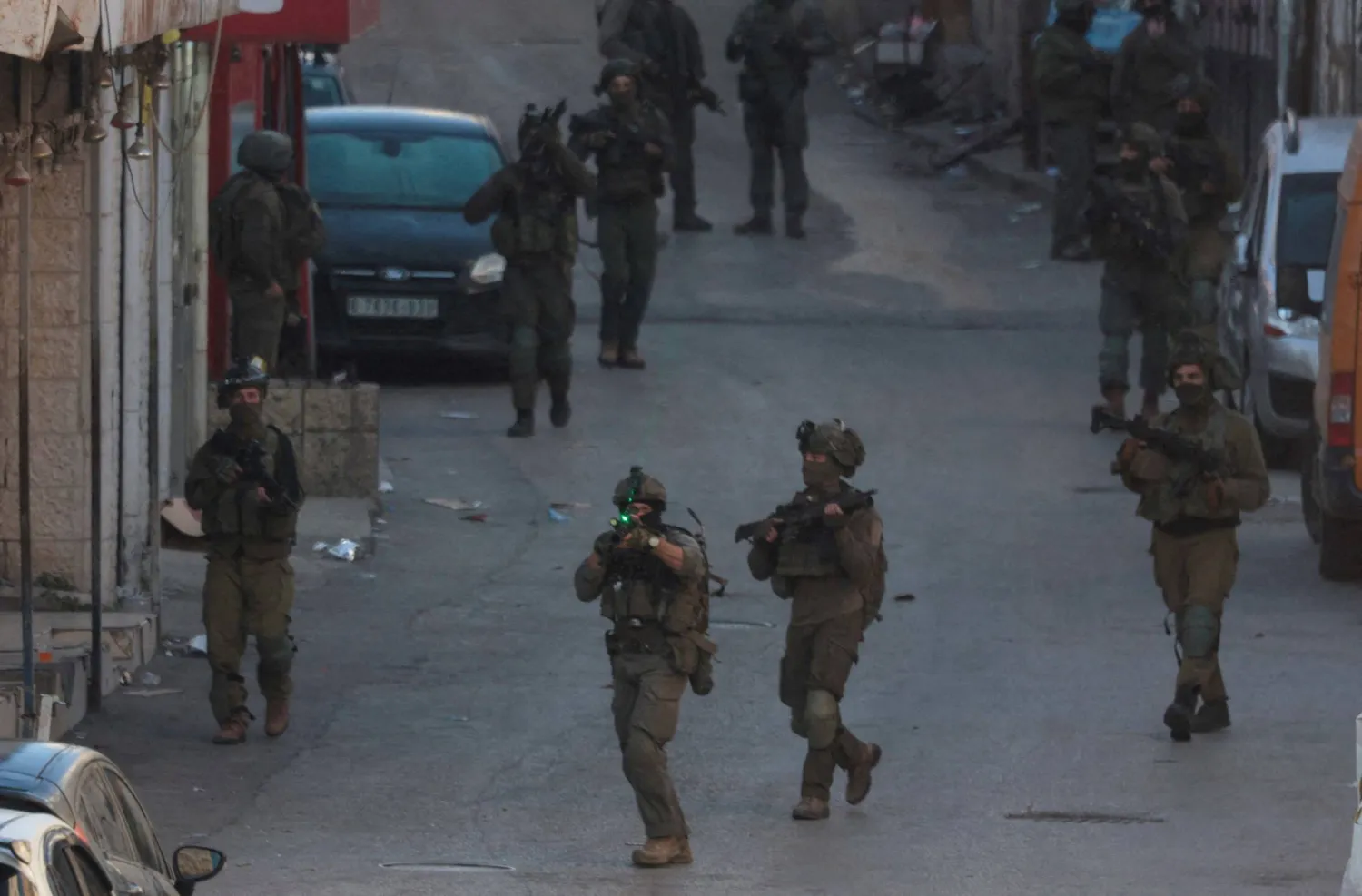 دورية للجيش الإسرائيلي في رام الله (رويترز)