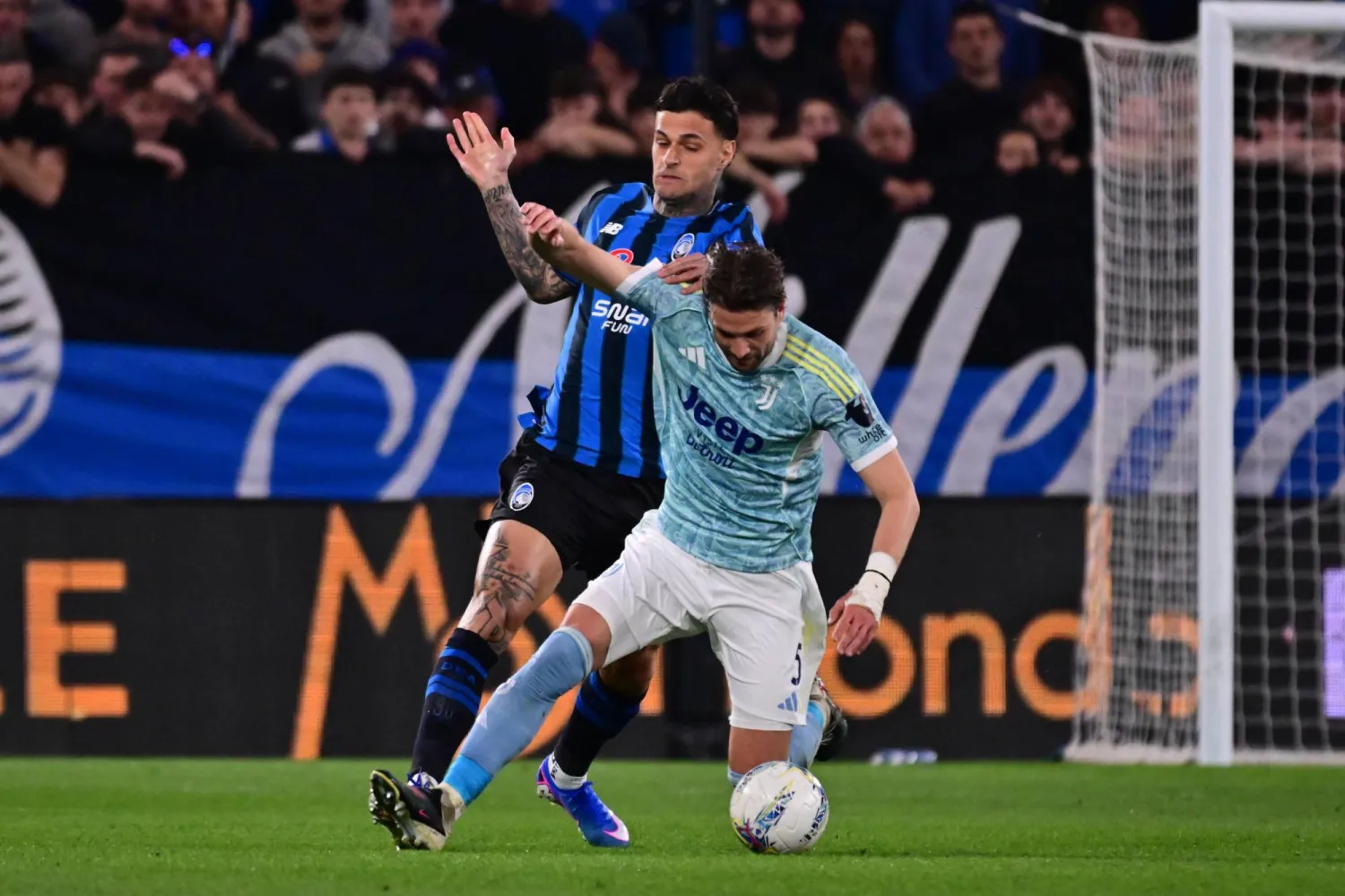 لوكاتيلي في إحدى مباريات اليوفي (إ.ب.أ)