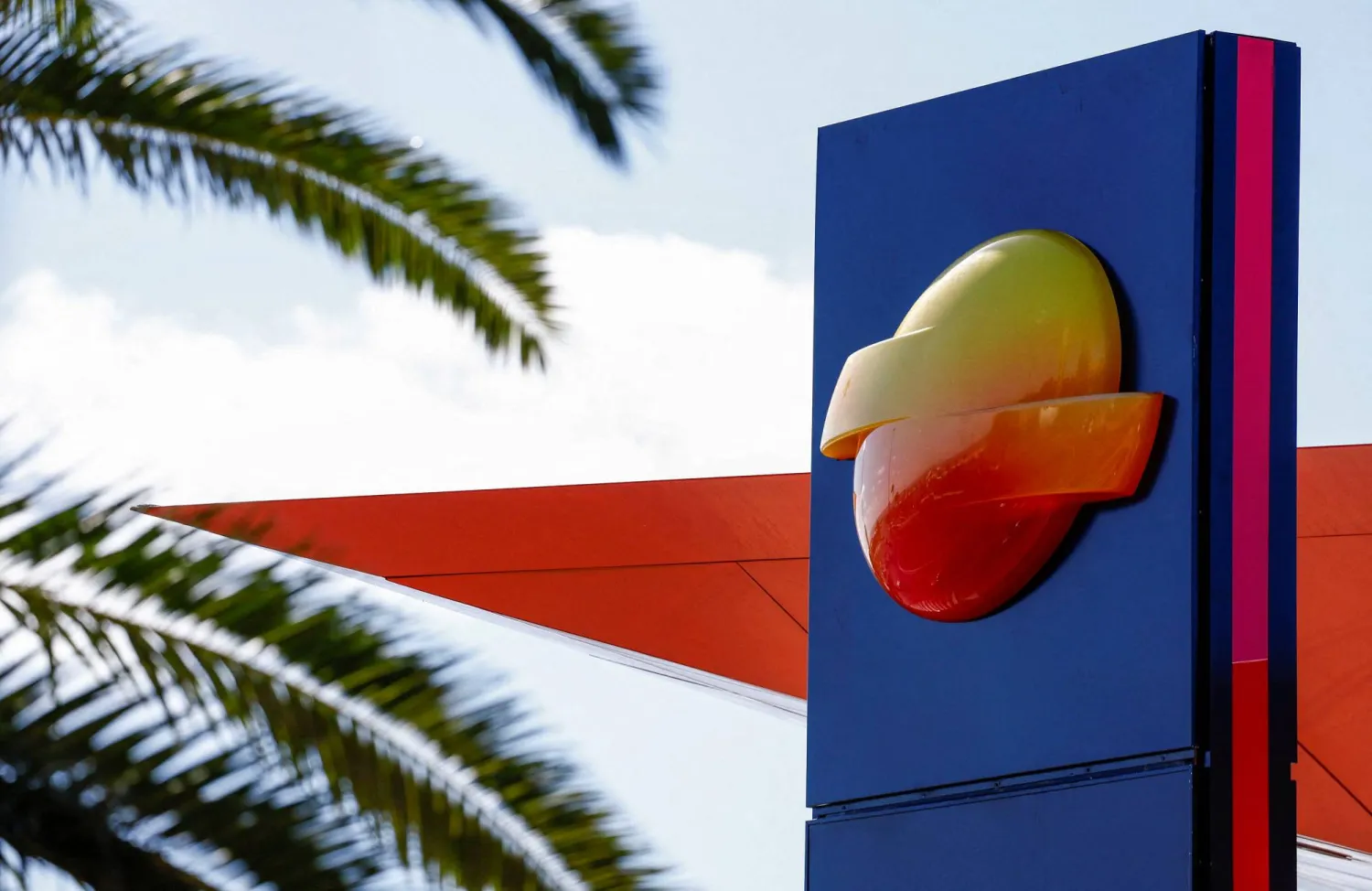 FILE PHOTO: Logo of the Spanish oil company Repsol at a gas station in Vecindario, on the island of Gran Canaria, Spain, January 9, 2026. REUTERS/Borja Suarez/File Photo