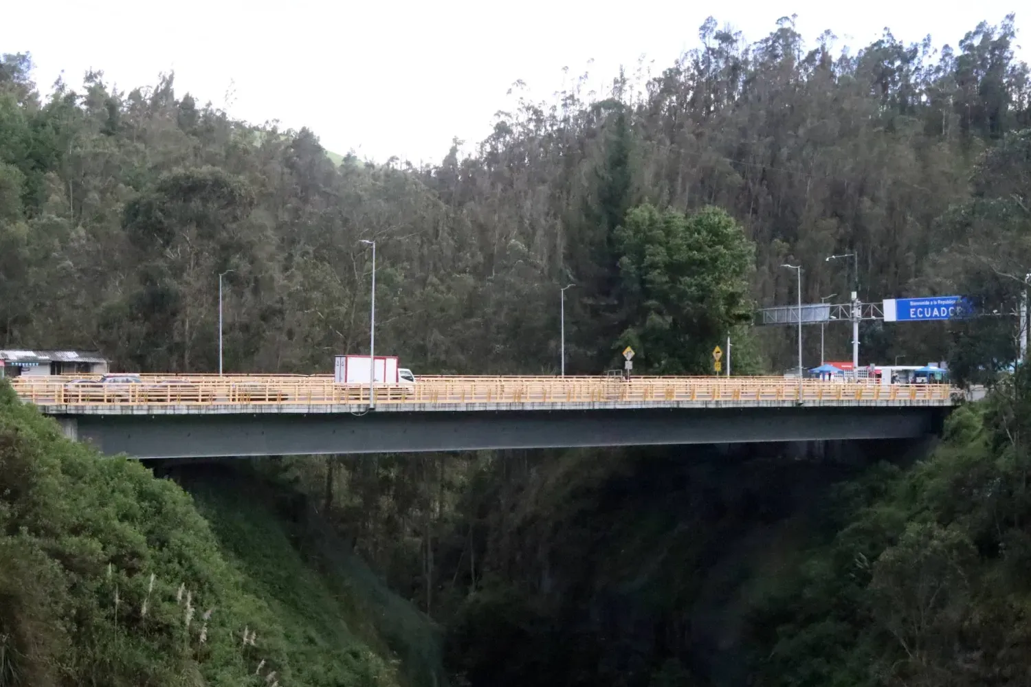 Ekvador'un Tulcan kentindeki Rumichaca Köprüsü (EPA)