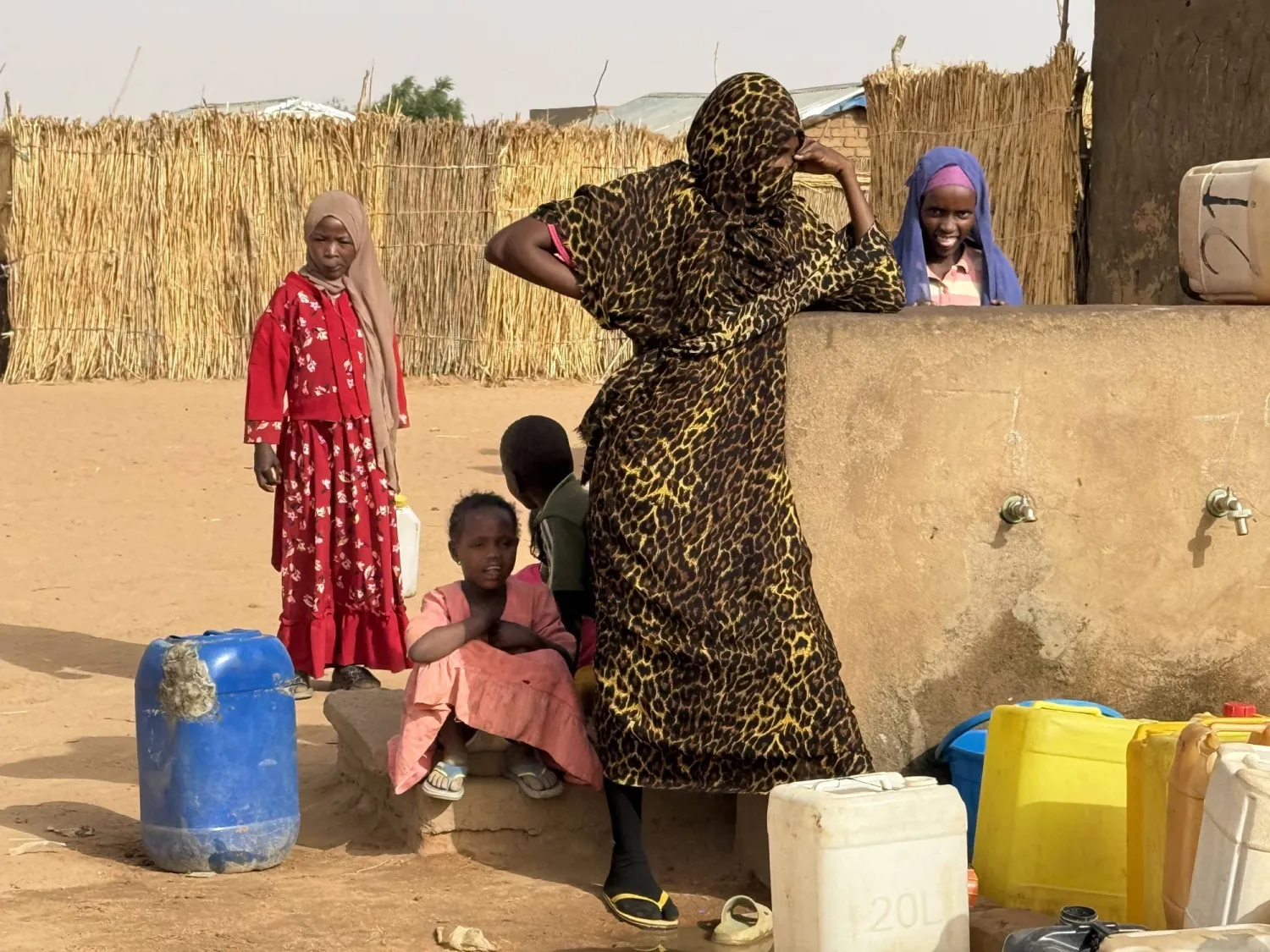  08 April 2026, Chad, Aboutengye: Women and girls wait for water distribution at the Aboutengue refugee camp in eastern Chad near the border with Sudan. Photo: Eva Krafczyk/dpa