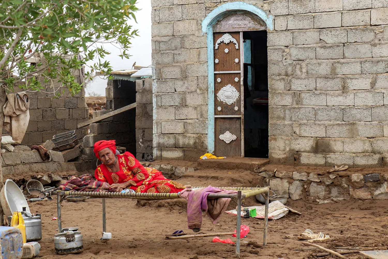 ملايين اليمنيين يعيشون أوضاعاً إنسانية صعبة في ظل نقص المساعدات وتغيرات المناخ (أ.ف.ب)