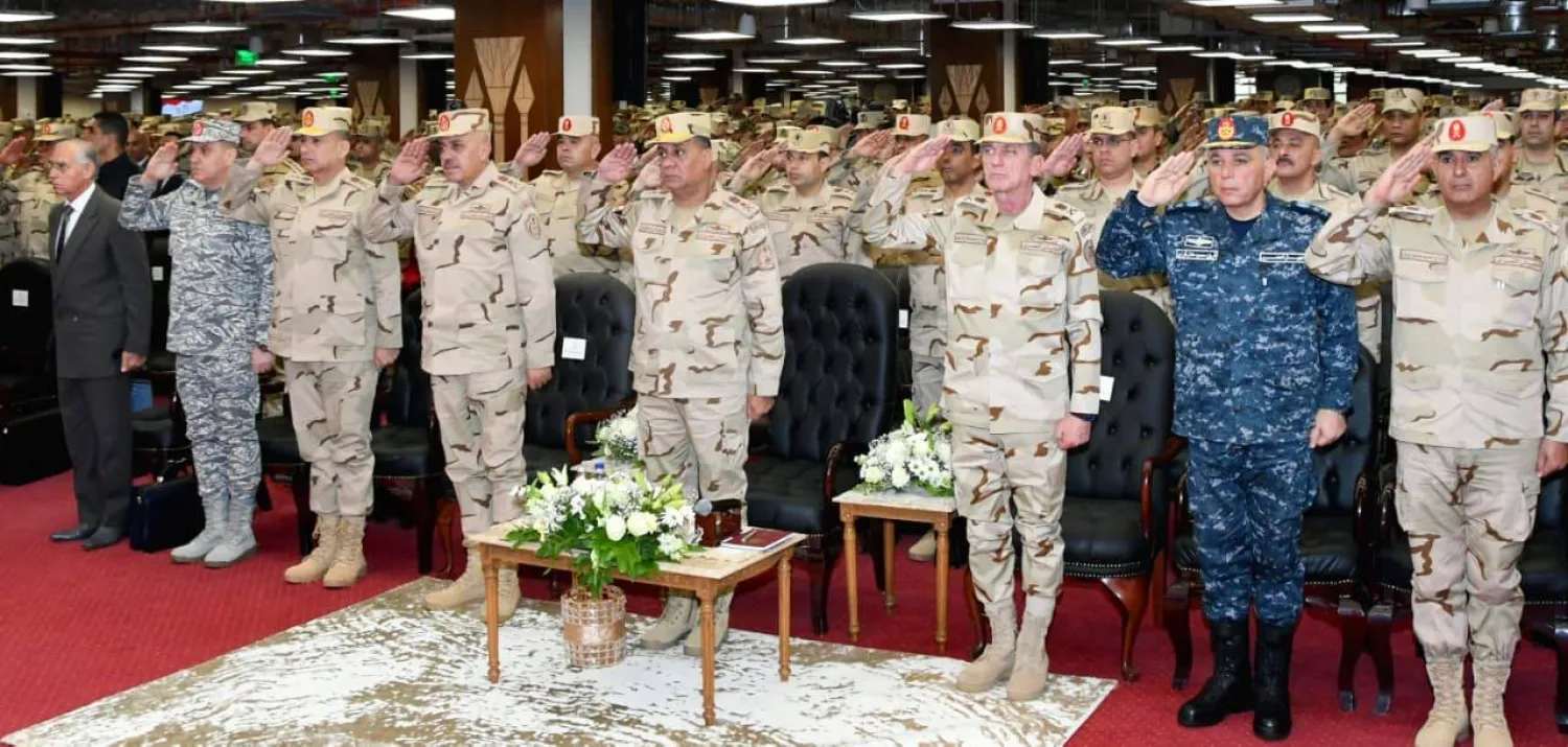 وزير الدفاع المصري أكد على علاقات التلاحم والتواصل الدائمة بين القوات المسلحة والشرطة المدنية (المتحدث العسكري)