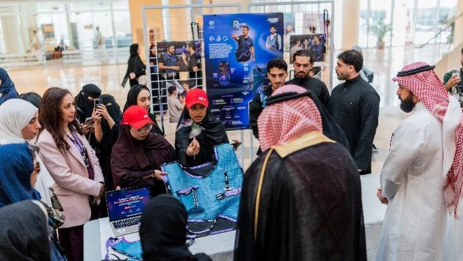 المبادرة شهدت مشاركة طلبة من مختلف التخصصات (الاتحاد السعودي للسيارات والدراجات النارية)