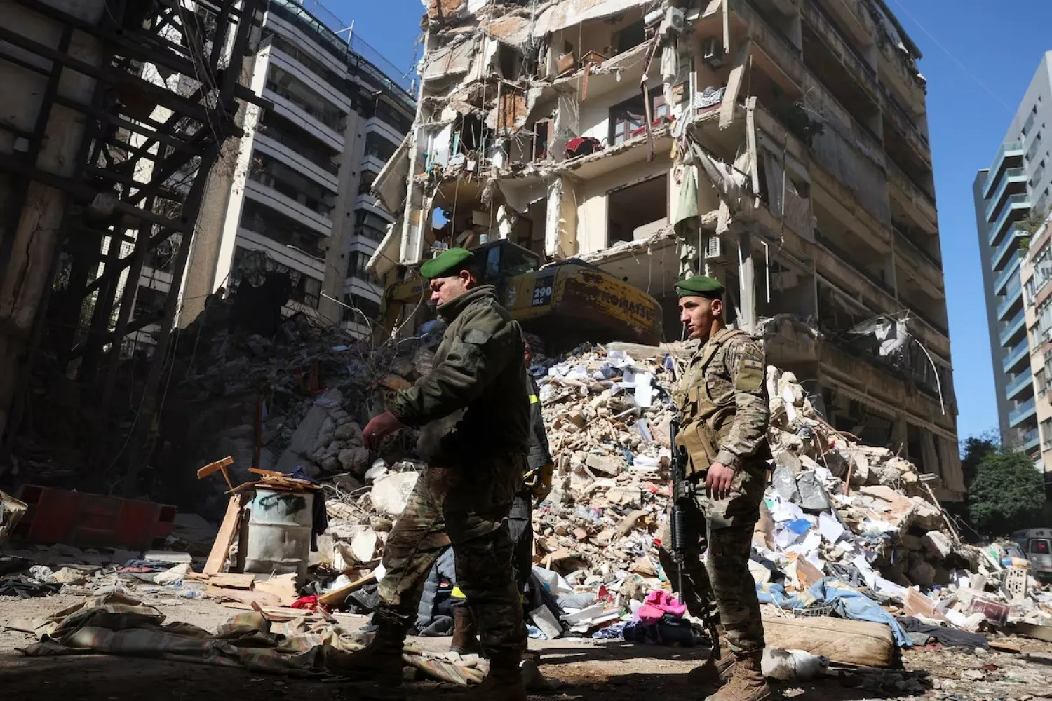 Members of the military at the site of an Israeli strike carried out on Wednesday April 8, in Ain Al Mraiseh in Beirut, Lebanon, April 9, 2026. REUTERS/Mohamed Azakir 