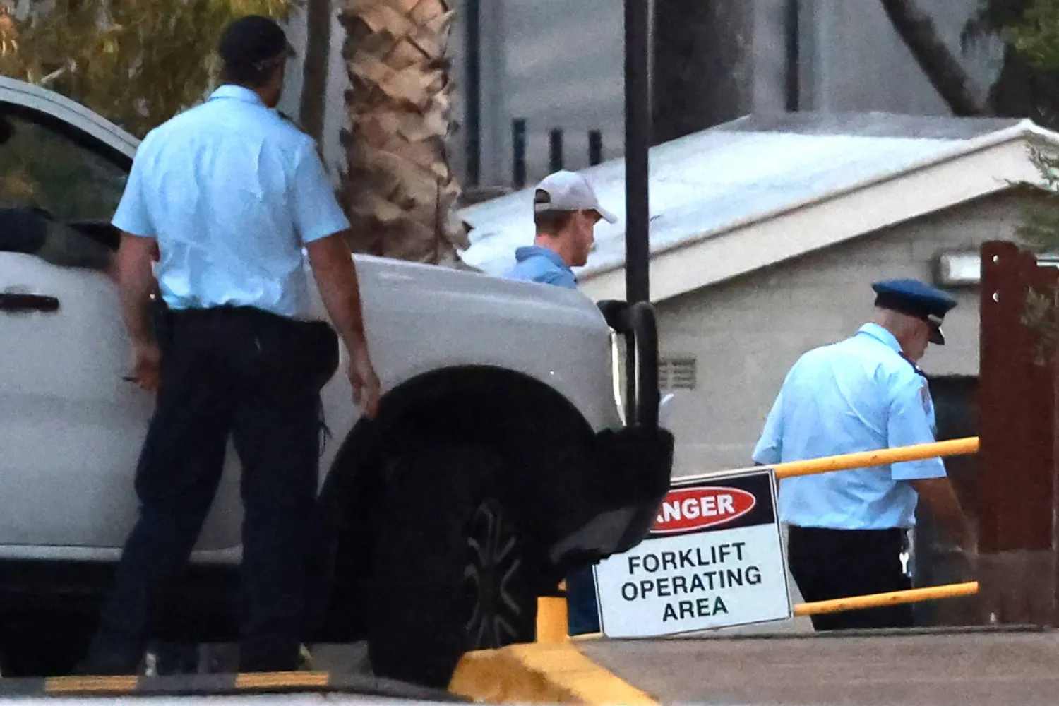 Australian SAS soldier Ben Roberts-Smith (C) is escorted from the Silverwater Correctional Complex after being released on bail in Sydney on April 17, 2026. (Photo by DAVID GRAY / AFP)