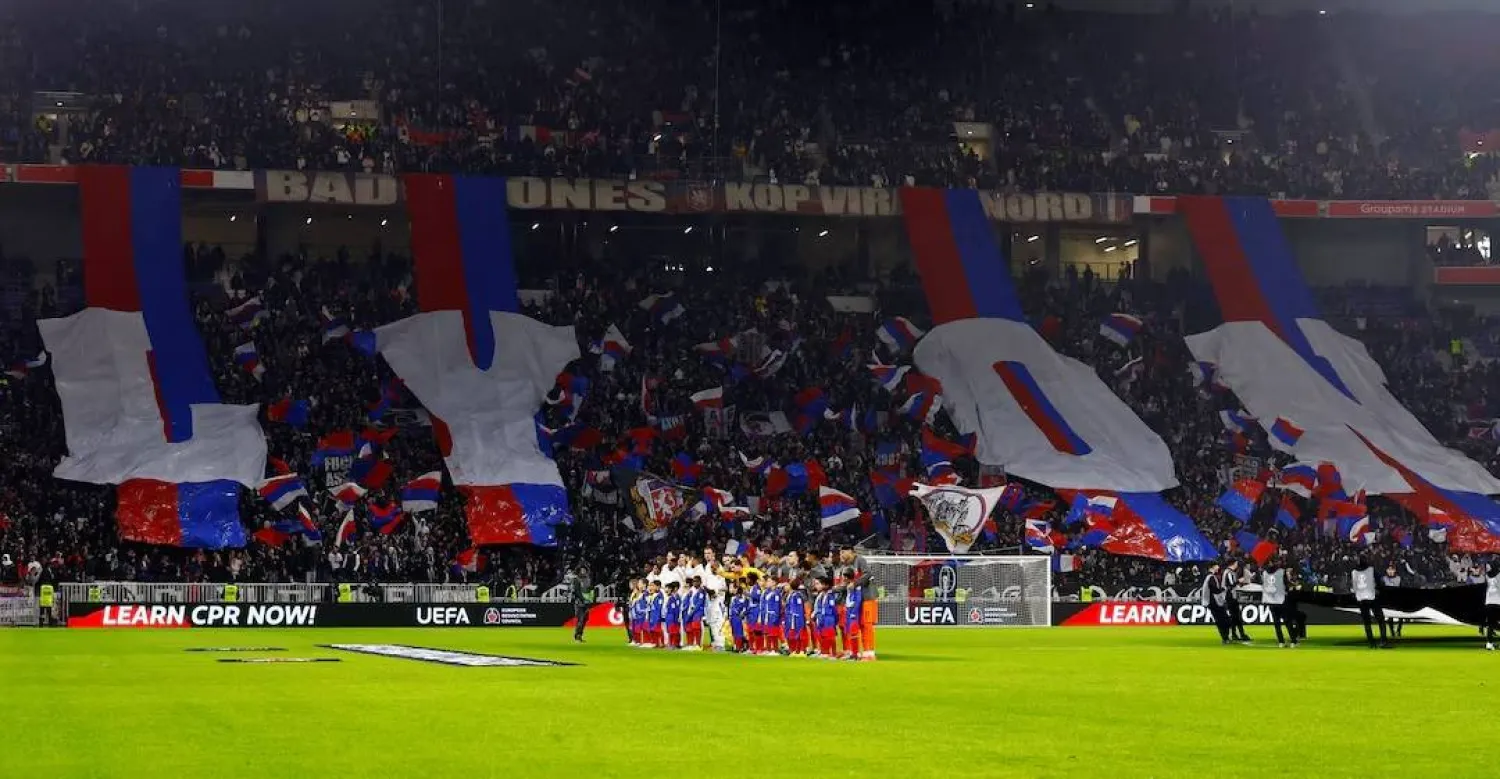 الوزارة برَّرت قرارها بالسلوك العنيف لبعض المشجعين (رويترز)