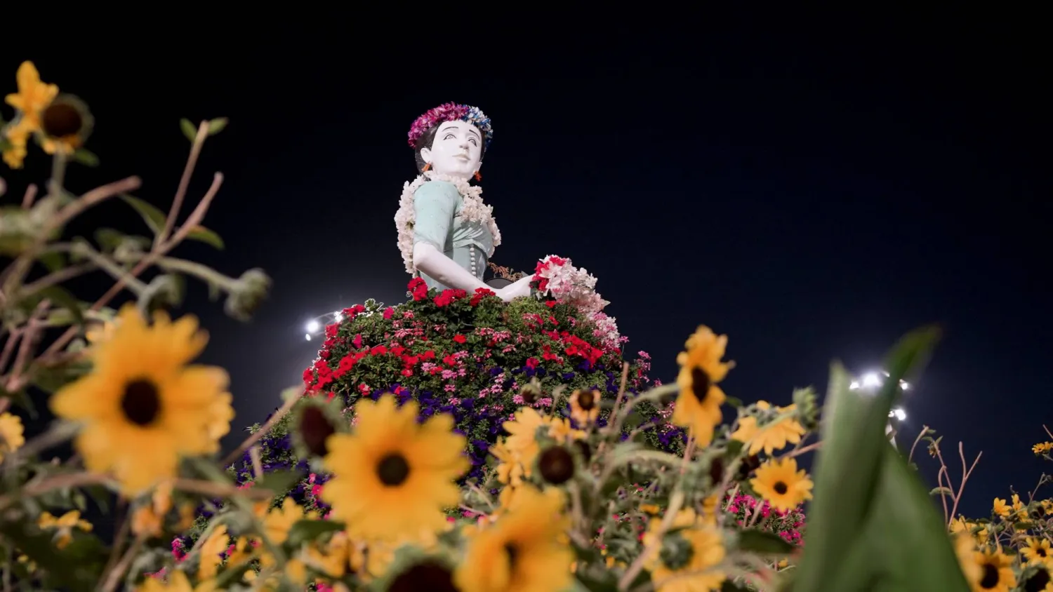 أحد مجسمات الزهور في «بوليفارد فلاورز» (تصوير: تركي العقيلي)