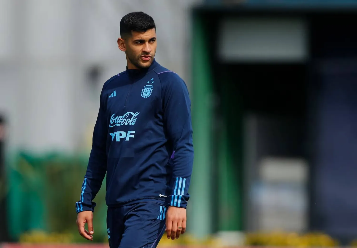 مدافع توتنهام الأرجنتيني كريستيان روميرو (رويترز)