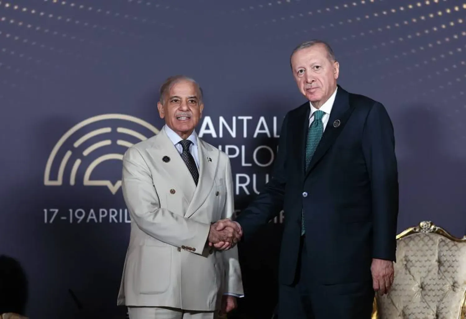  Cumhurbaşkanı Recep Tayyip Erdoğan, Antalya'da Pakistan Başbakanı Şahbaz Şerif ile görüştü (Türkiye Cumhurbaşkanlığı)