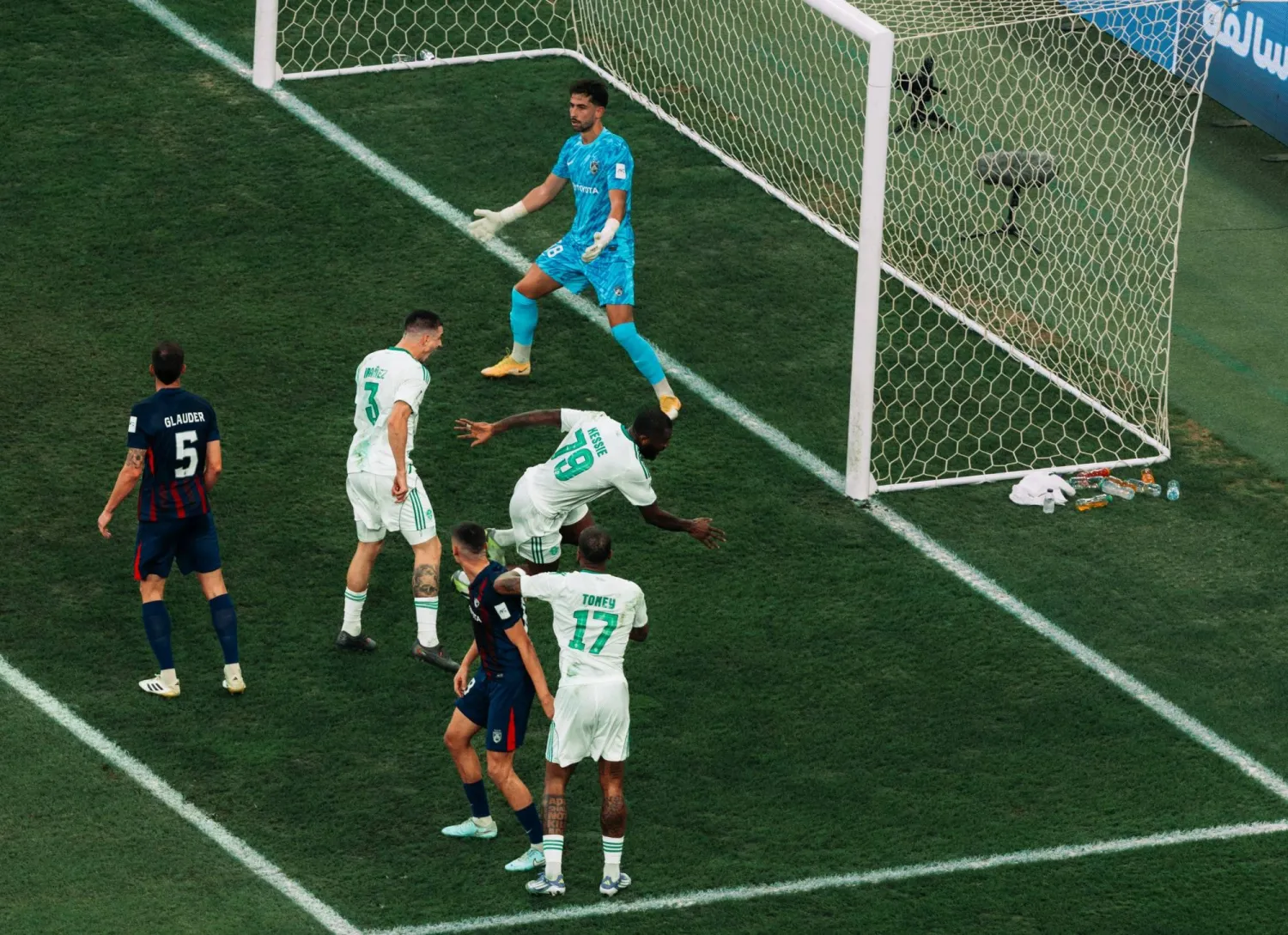 كيسيه لحظة تسجيل هدف التعادل للأهلي (النادي الأهلي)