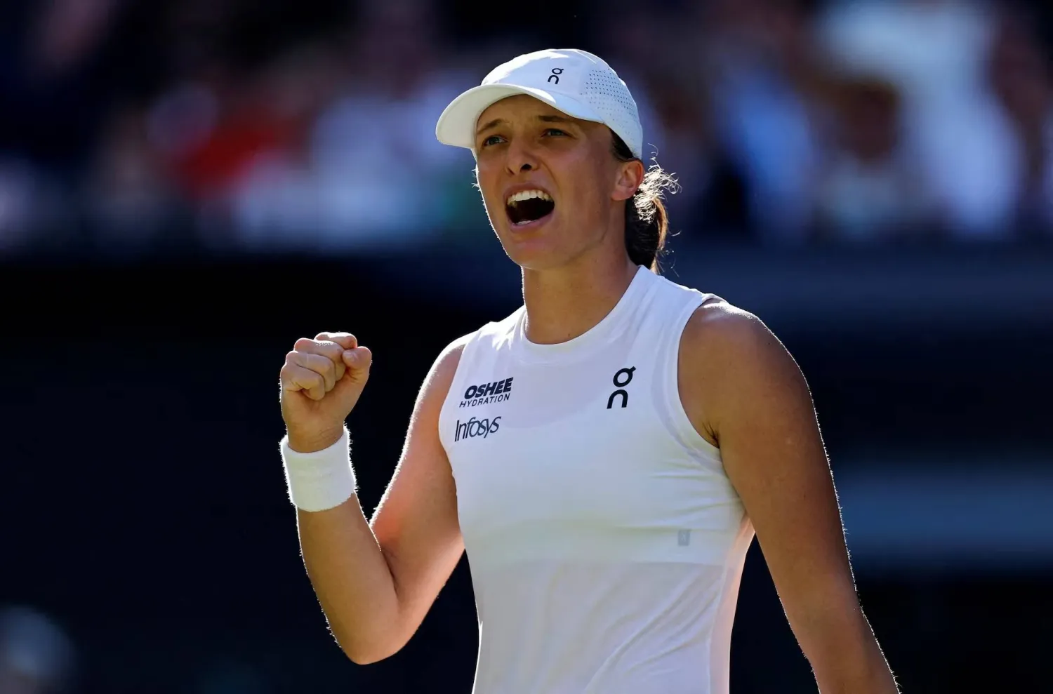 البولندية إيغا شفيونتيك (رويترز)